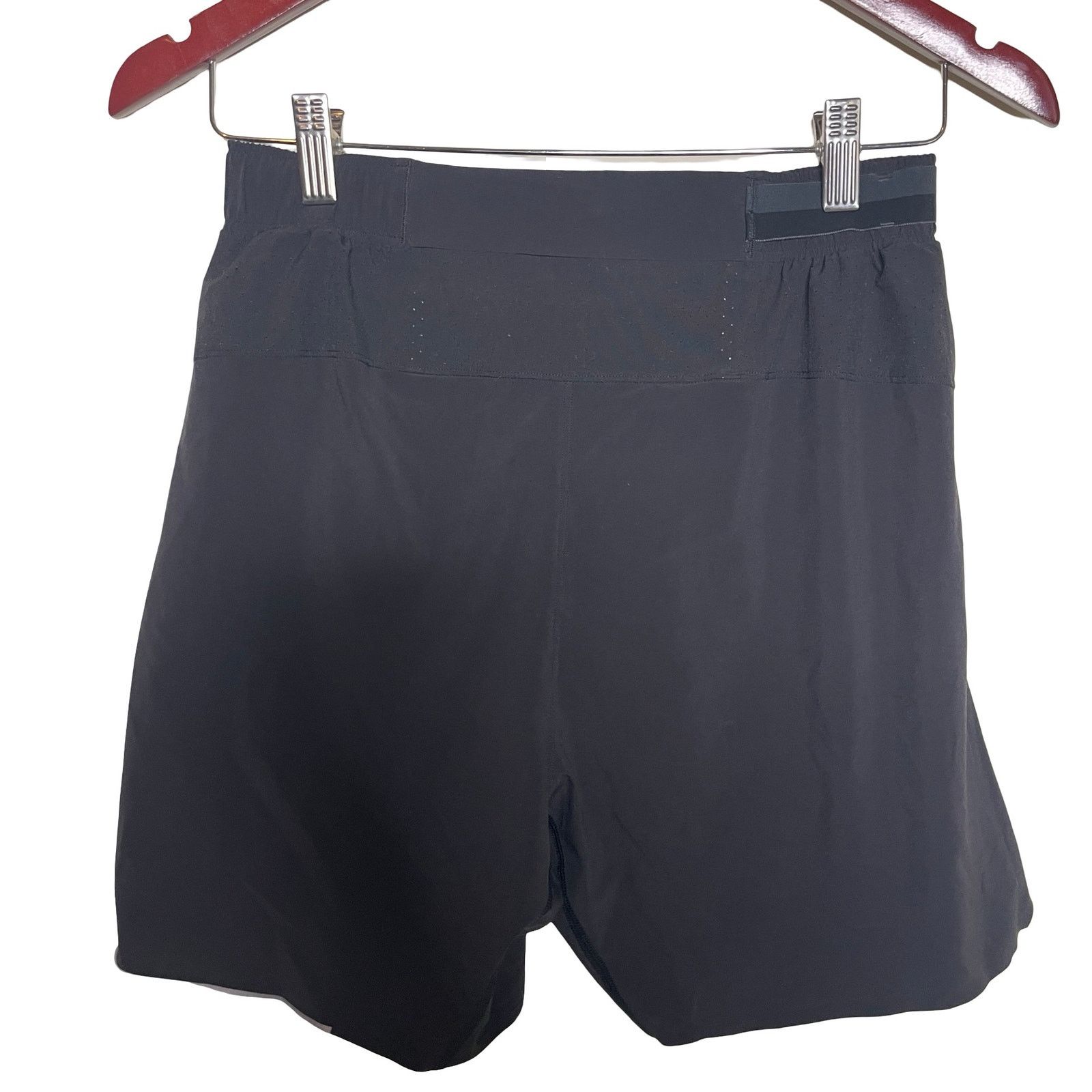 Lululemon Lululemon men black lined 6” athletic shorts sz S Size US 32 / EU 48 - 2 Thumbnail