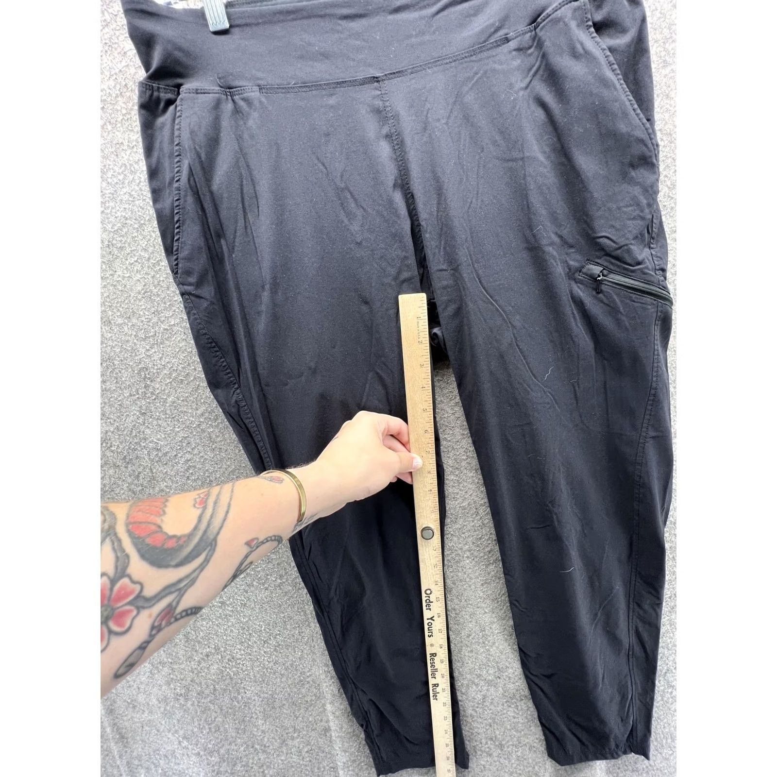 Mountain Hardwear Mountain Hardwear Pants Womens L Black Ankle Hiking Zip Pocket Stretch Size 36" / US 14 / IT 50 - 2 Thumbnail