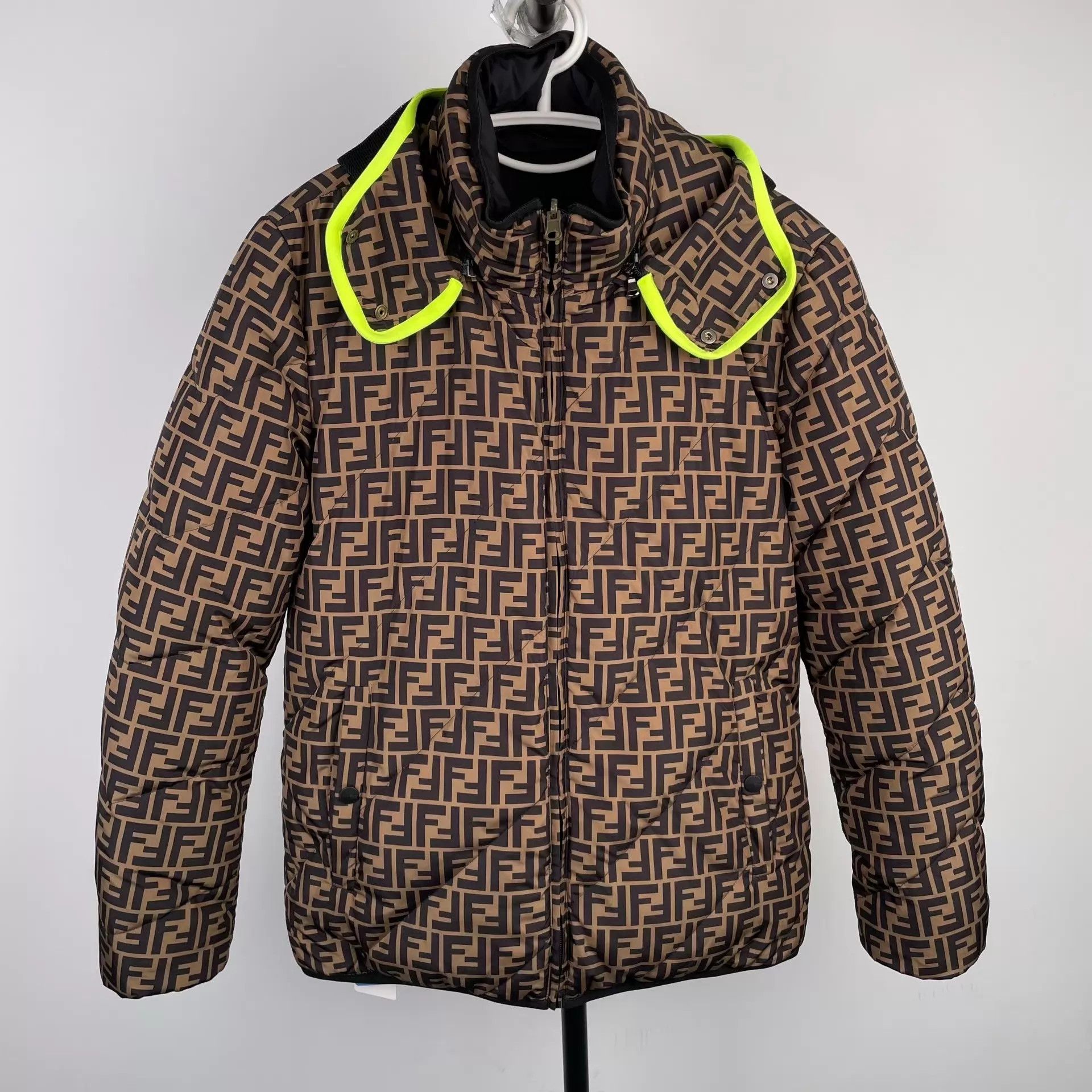 Fendi Fendi Full Logo Down Jacket Brown 44 Size M / US 6-8 / IT 42-44 - 1 Thumbnail