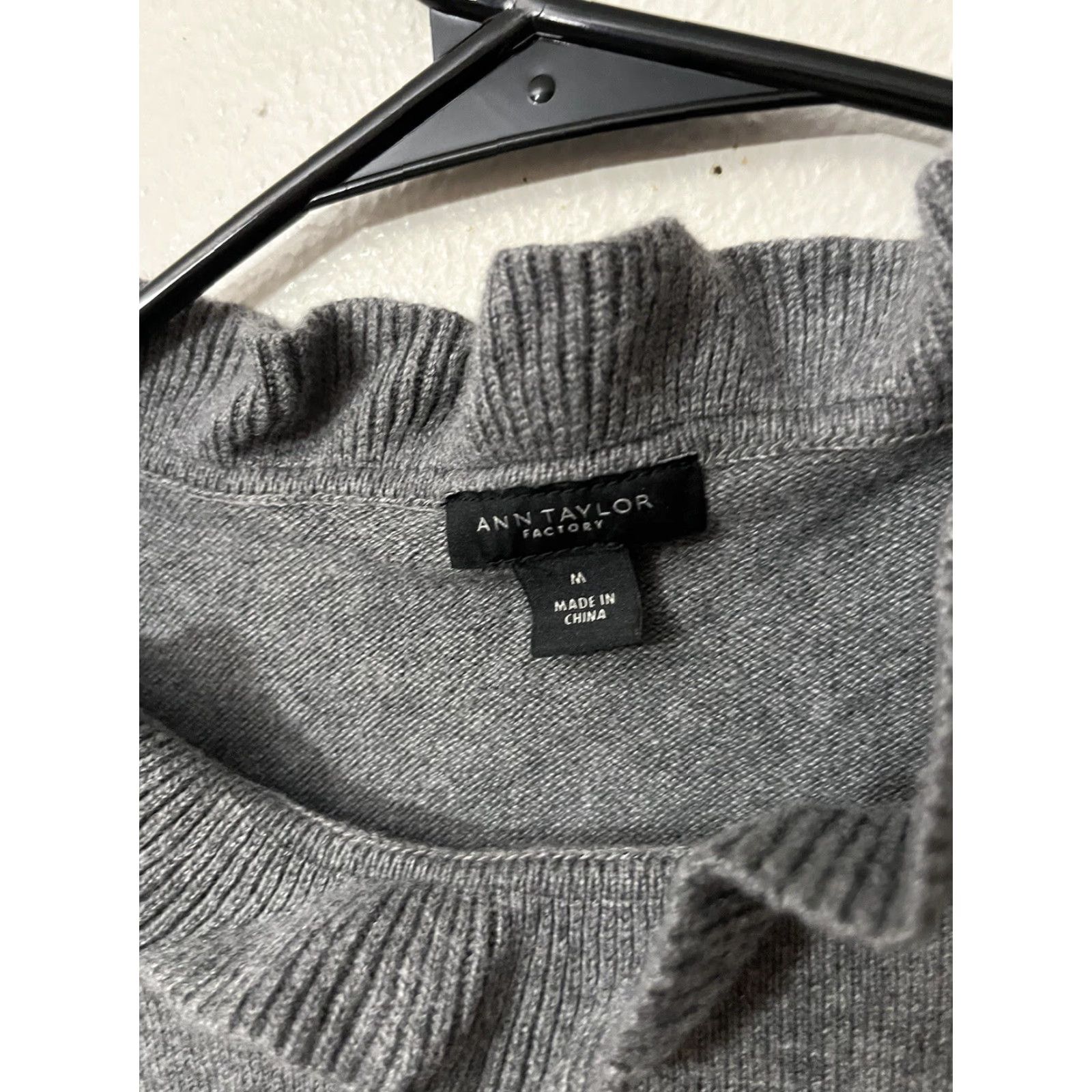 Ann Taylor Ann Taylor Women's Blouse Crew Neck Long Sleeve Gray Size M Pullover Ruffle Size M / US 6-8 / IT 42-44 - 2 Thumbnail