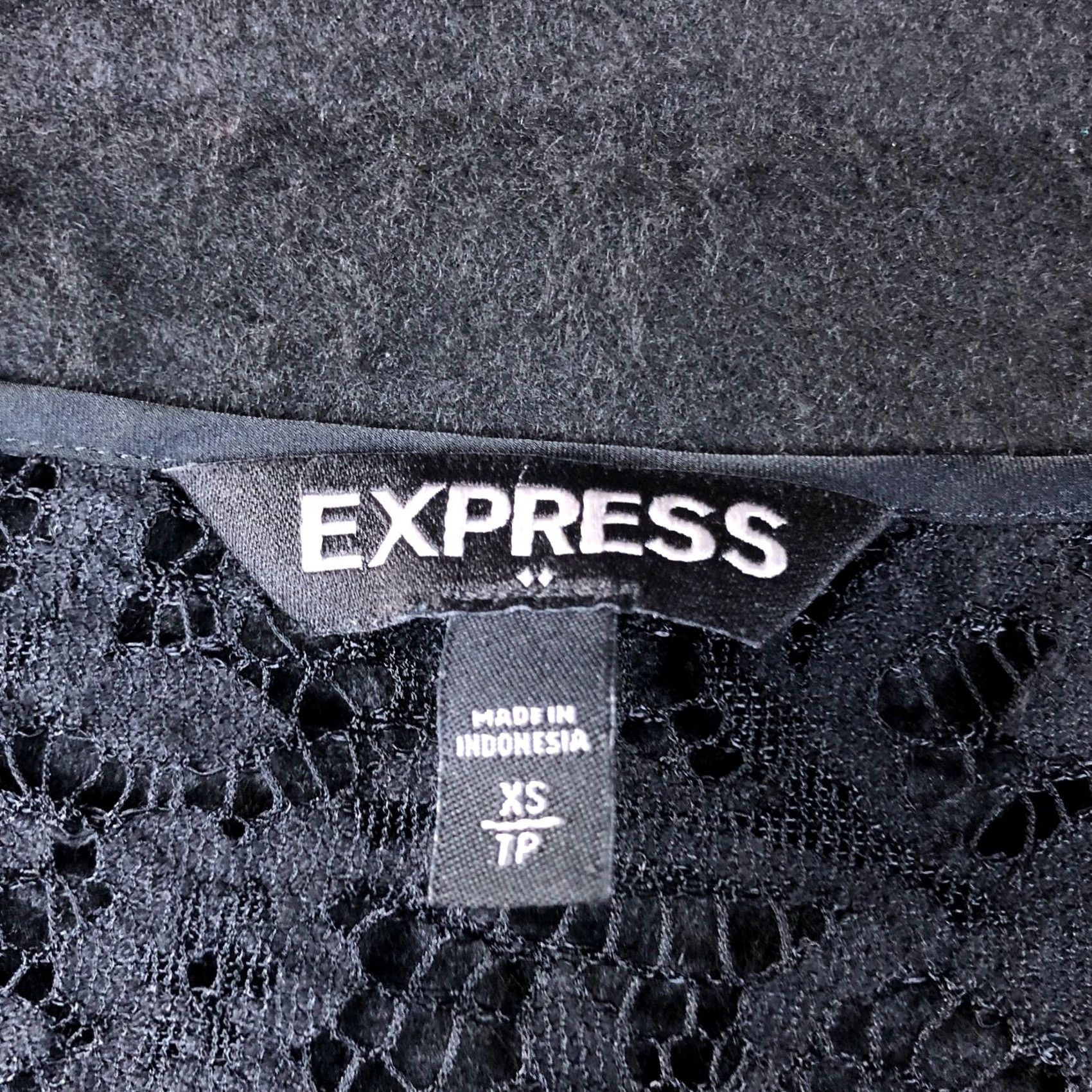 Express Express Blouse Black Lace V Neck Cap Short Sleeve XS Woman | Express | Blouse | Cap Sleeve | V-Neck | Black | XS | Women Size XS / US 0-2 / IT 36-38 - 6 Thumbnail