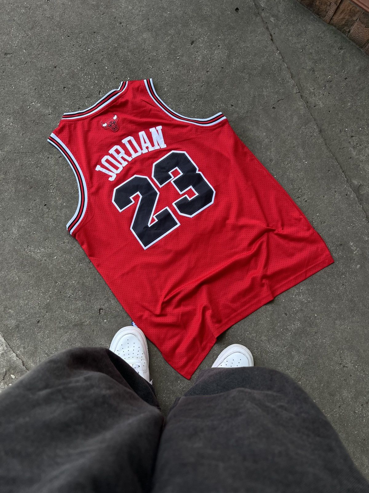 Nike × Vintage VINTAGE NIKE NBA CHICAGO BULLS #23 MICHAEL JORDAN SWINGMAN Size US XL / EU 56 / 4 - 2 Thumbnail