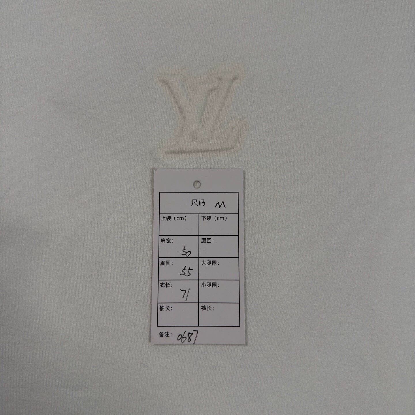 Louis Vuitton LV Embossed Logo White Short Sleeve Tee M Near New Size US M / EU 48-50 / 2 - 5 Thumbnail