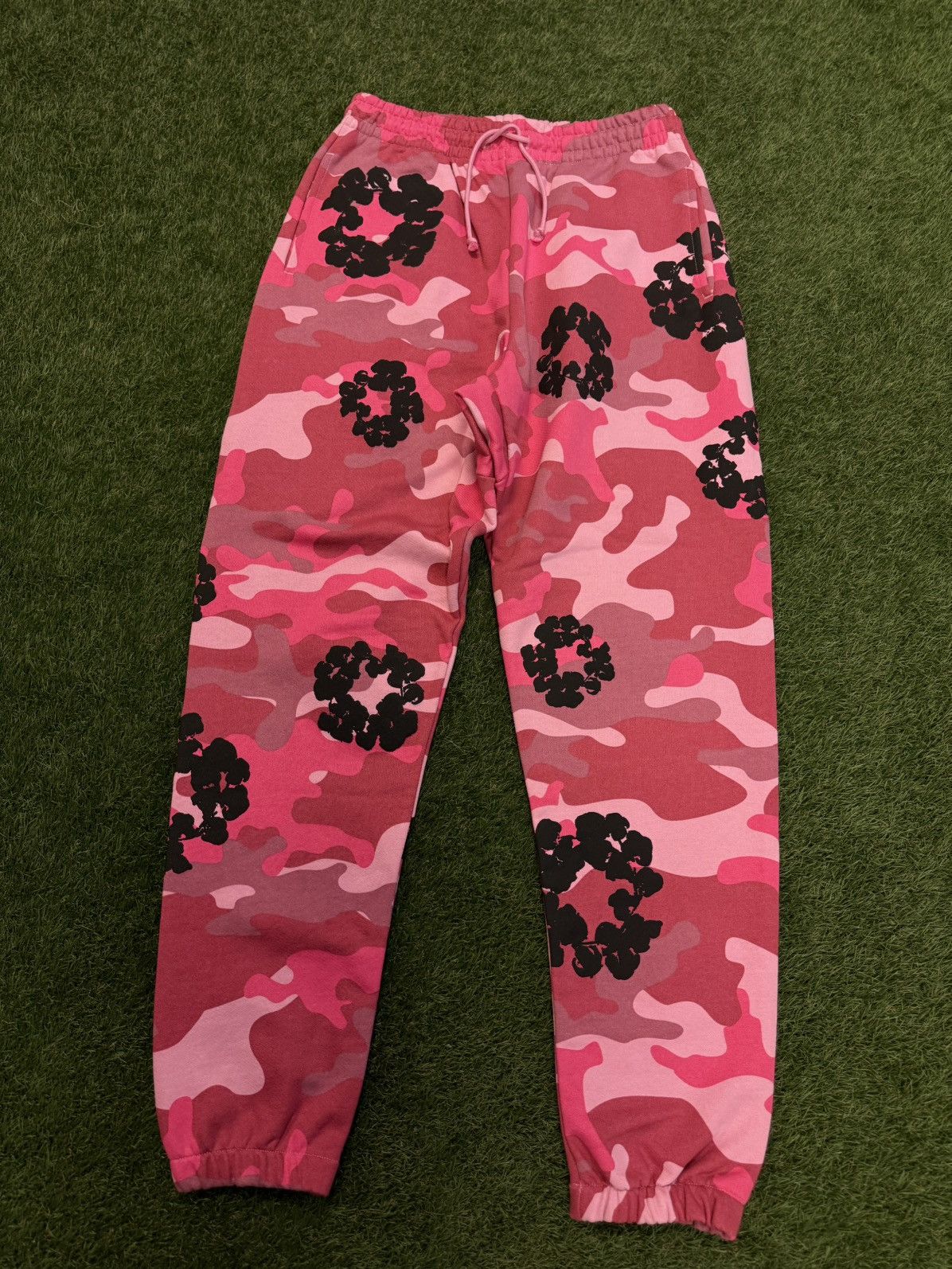 DENIM TEARS Denim Tears Sweatpants Size Medium Cotton Wreath Camo NEW Size US 31 - 4 Thumbnail