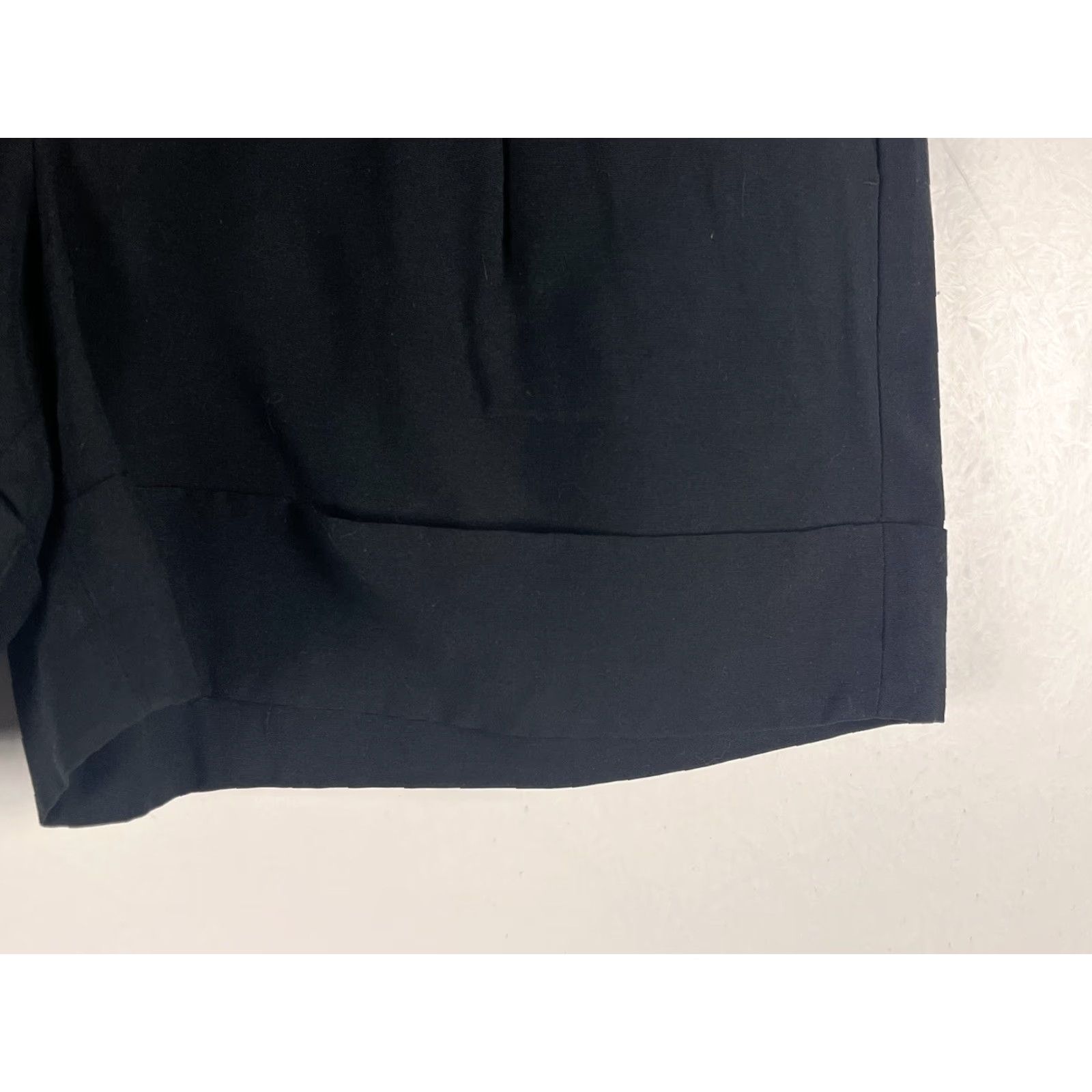 Gap Gap Black Shorts Women’s 6 VGUC Cuffed Mom Shorts Womens Size 6 Black Size 28" / US 6 / IT 42 - 3 Thumbnail