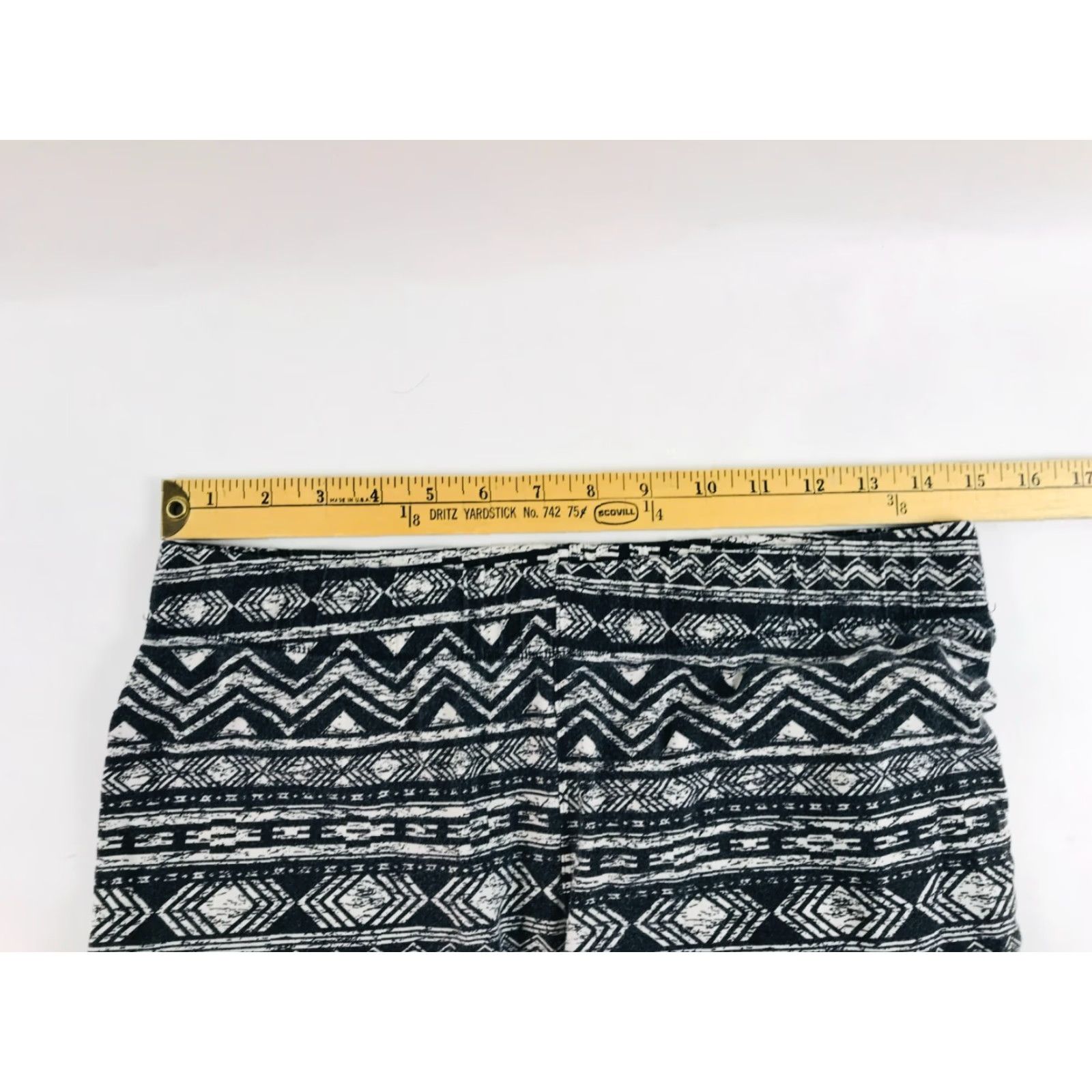 Vintage Maurices Yoga Pants Women's Size Large Black Cream Aztec Stripe Pull On Stretch Size 30" / US 8 / IT 44 - 4 Thumbnail