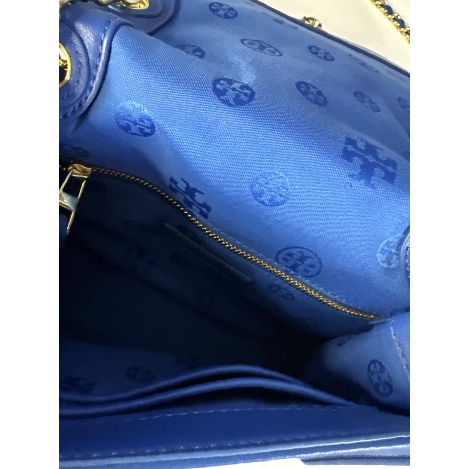 Tory Burch TORY BURCH Alexa Convertible Chain Crossbody Shoulder Bag Royal Blue Leather, Gray Leather; Gunmetal Black Chain, Medium York Tote, Crossbody, Women Size ONE SIZE - 8 Thumbnail