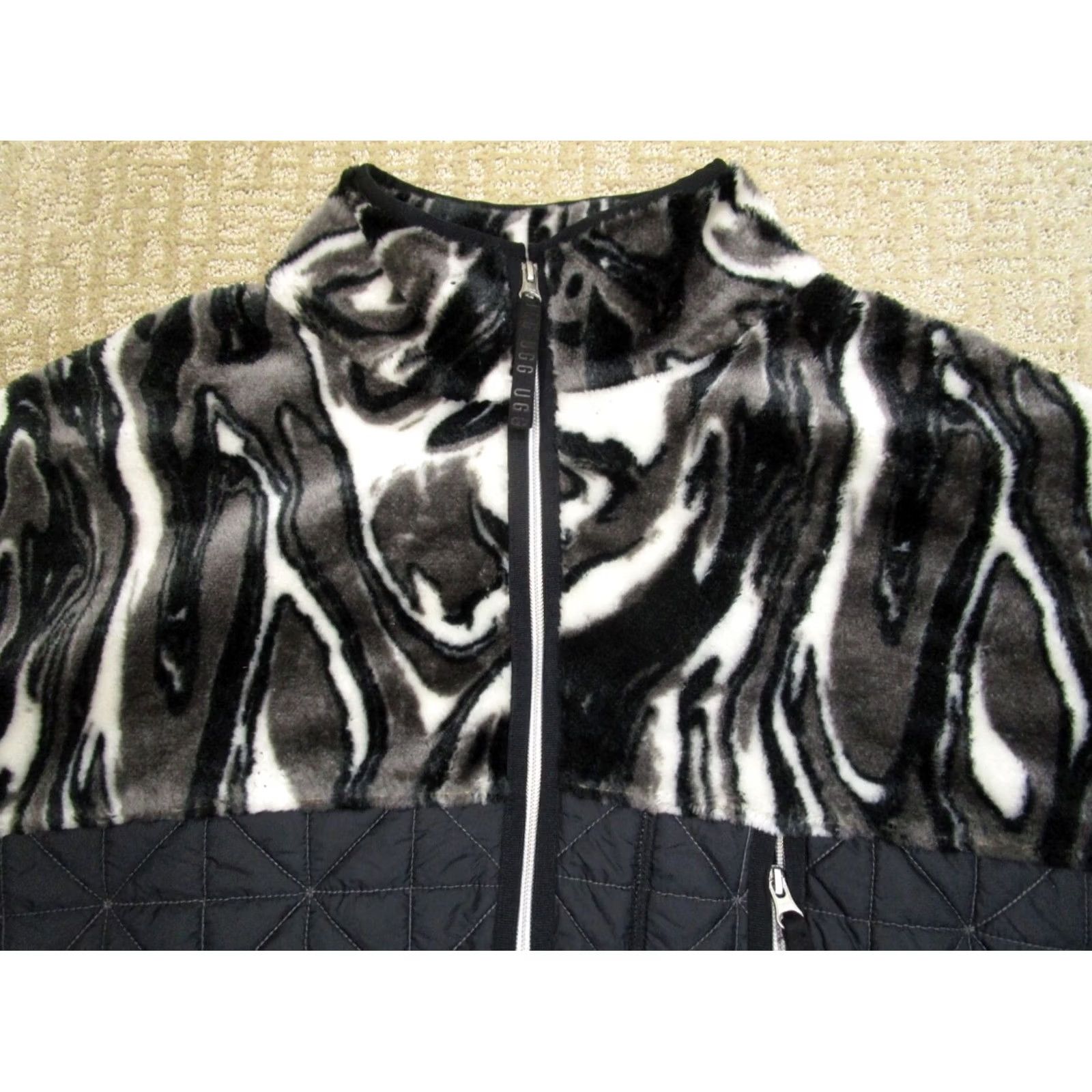 Ugg UGG Australia Jacket Women M Black Geometric Quilted Full Zip Pockets Insulated Winter Style: Classic Outdoor Preppy Size M / US 6-8 / IT 42-44 - 2 Thumbnail