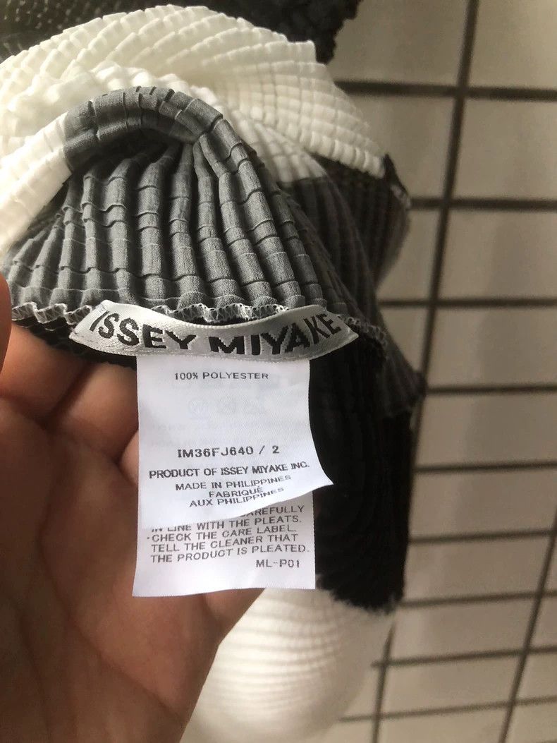 Issey Miyake Issey Miyake size:2 Black and white mainline vest Size S / US 4 / IT 40 - 3 Thumbnail