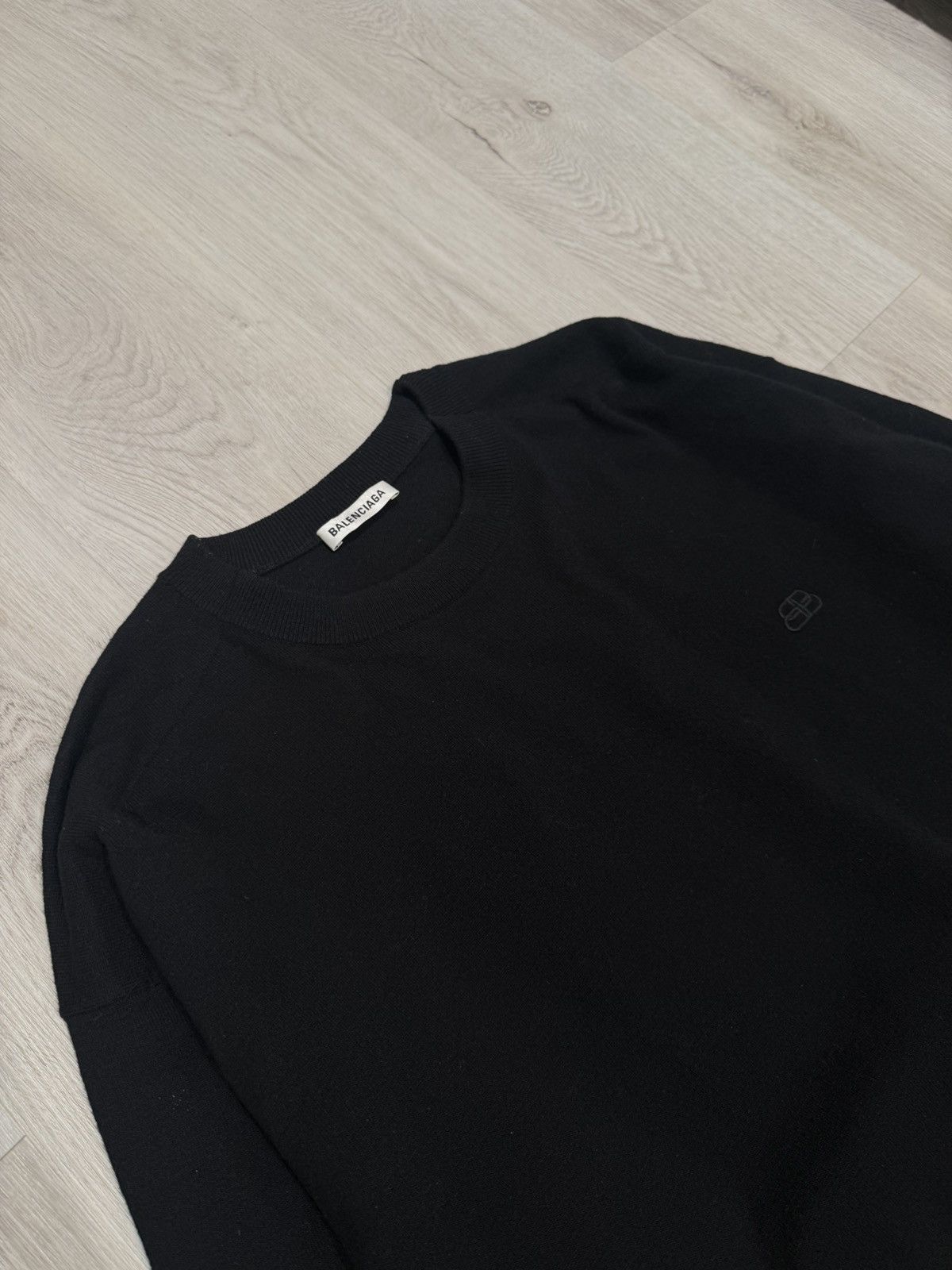 Balenciaga s/s 2020 wool bb scrunched shoulder sweater!! Size US S / EU 44-46 / 1 - 3 Thumbnail