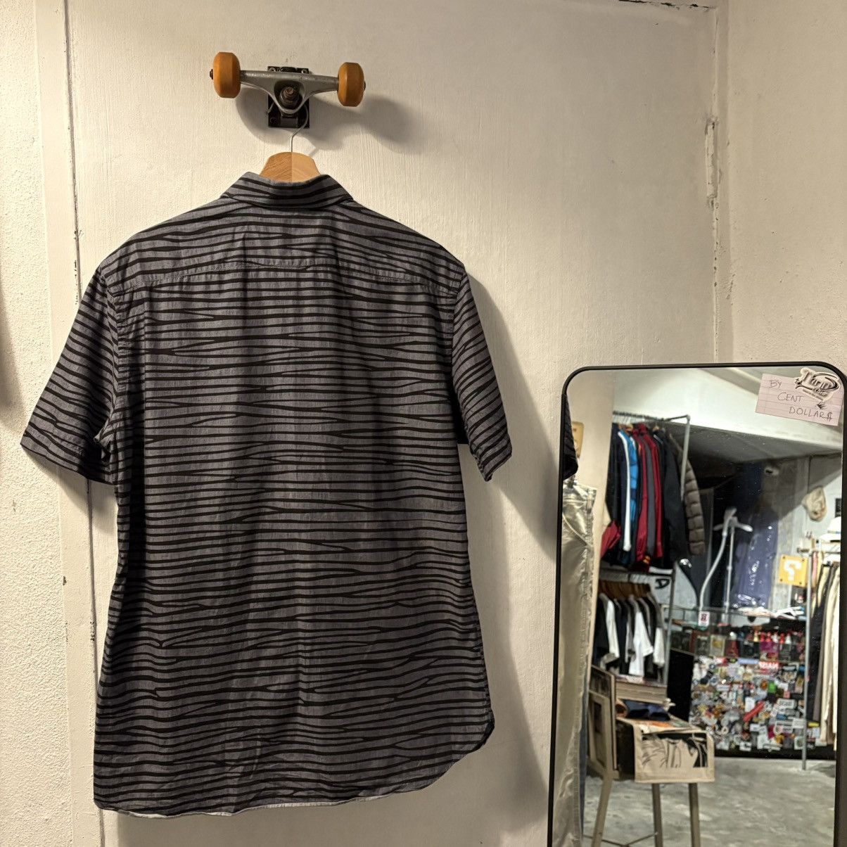 Louis Vuitton Louis Vuitton 2016 Stripe Button Ups Size US M / EU 48-50 / 2 - 8 Thumbnail