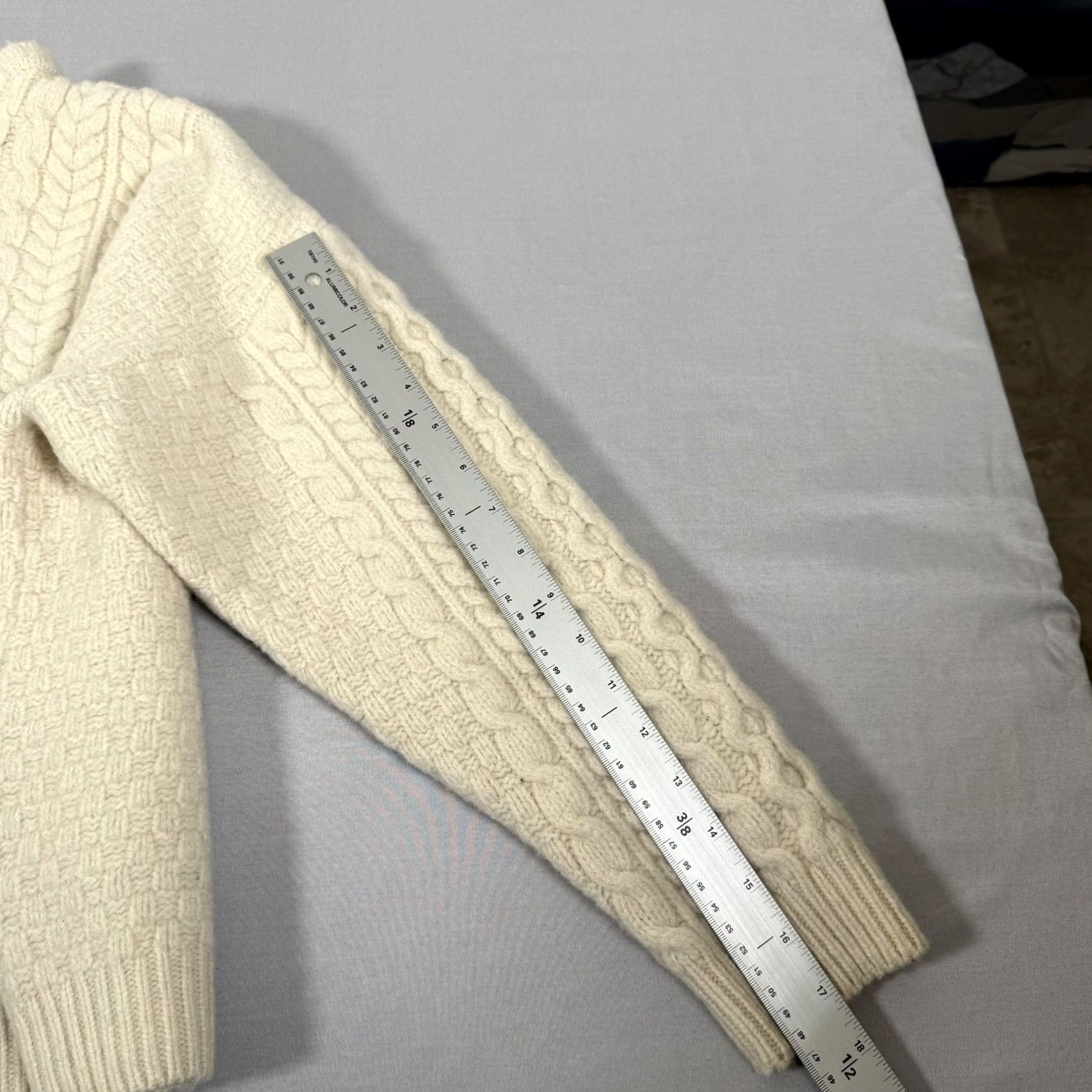 Vintage Aran Woollen Mills Aran Sweater Womens M White Merino Wool Cable-Knit Ireland Woollen Mills Size M / US 6-8 / IT 42-44 - 6 Thumbnail