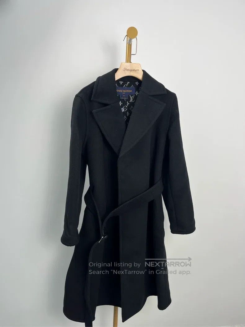 Louis Vuitton Louis Vuitton Dark grey full logo long sleeve wool coat Size XS / US 0-2 / IT 36-38 - 1 Thumbnail