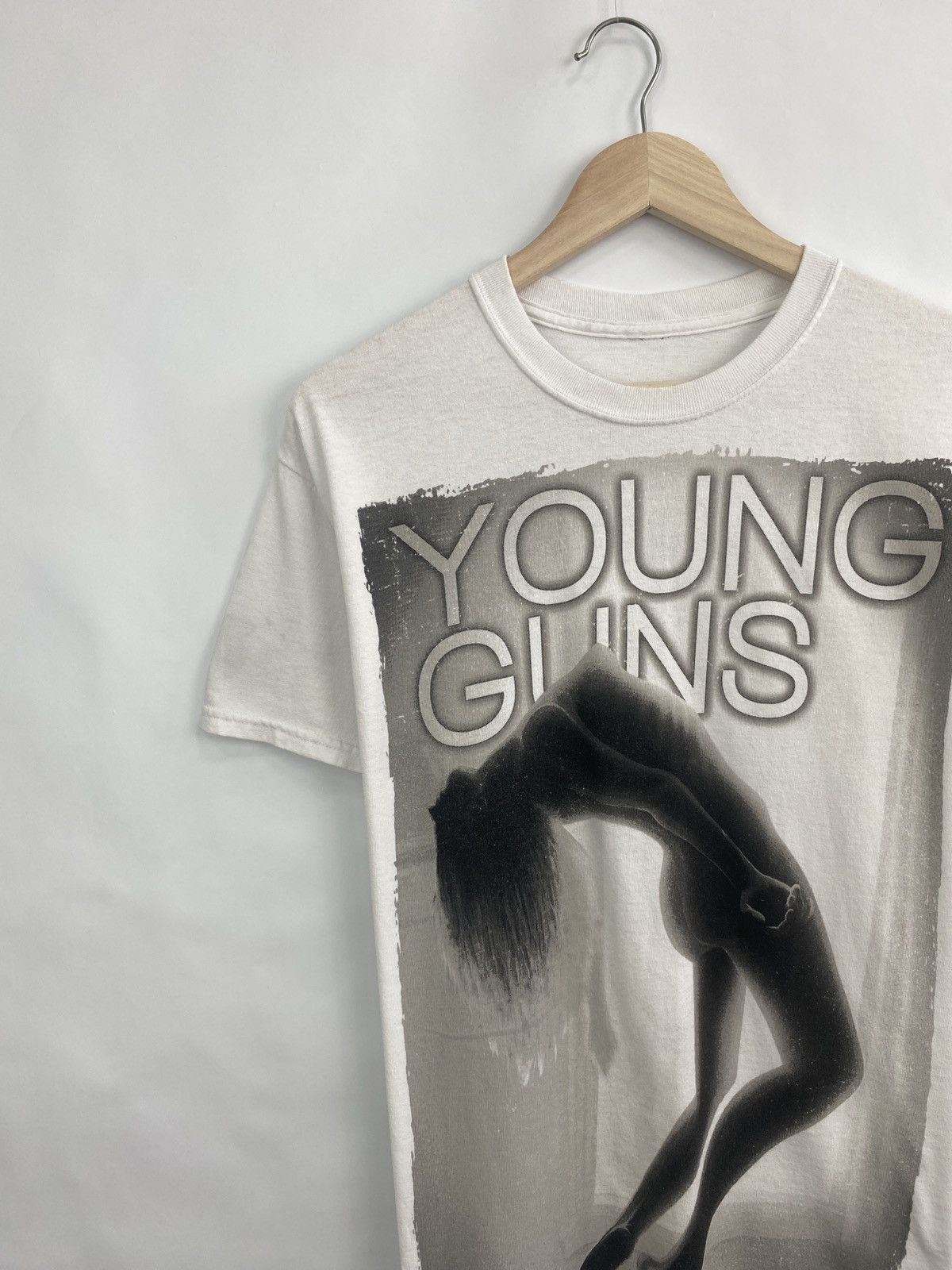 Band Tees Young Guns Bones 2012 Band T-Shirt Rare Retro Size US M / EU 48-50 / 2 - 2 Thumbnail