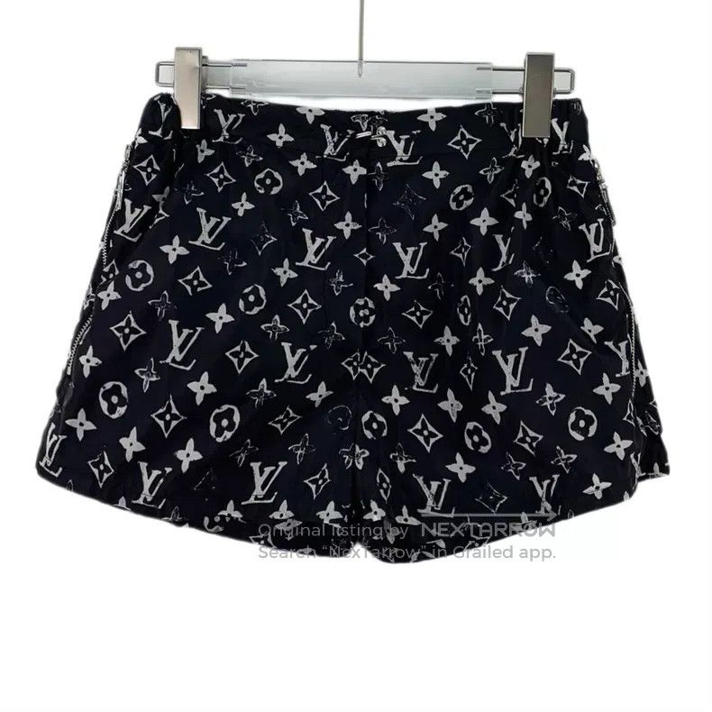 Louis Vuitton Louis Vuitton Black logo presbyopic printed casual shorts Size US 34 / EU 50 - 1 Thumbnail
