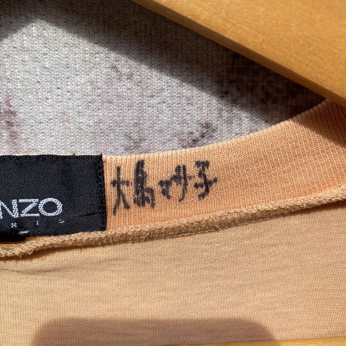 Kenzo Rare! Vintage Kenzo Bonne Pensee Du Matin Wording Art Shirt Size US L / EU 52-54 / 3 - 9 Thumbnail