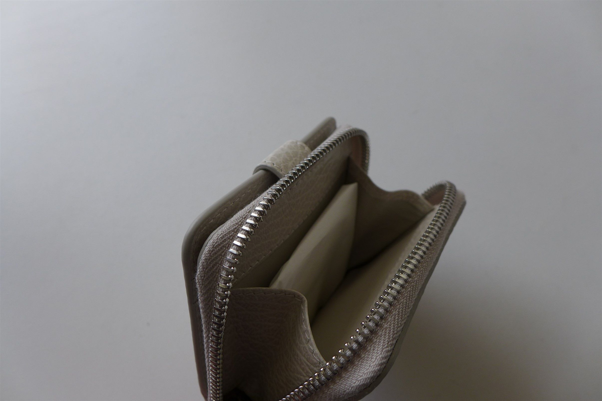 Maison Margiela Margiela Zip Wallet - Beige Calf Leather Size ONE SIZE - 7 Thumbnail
