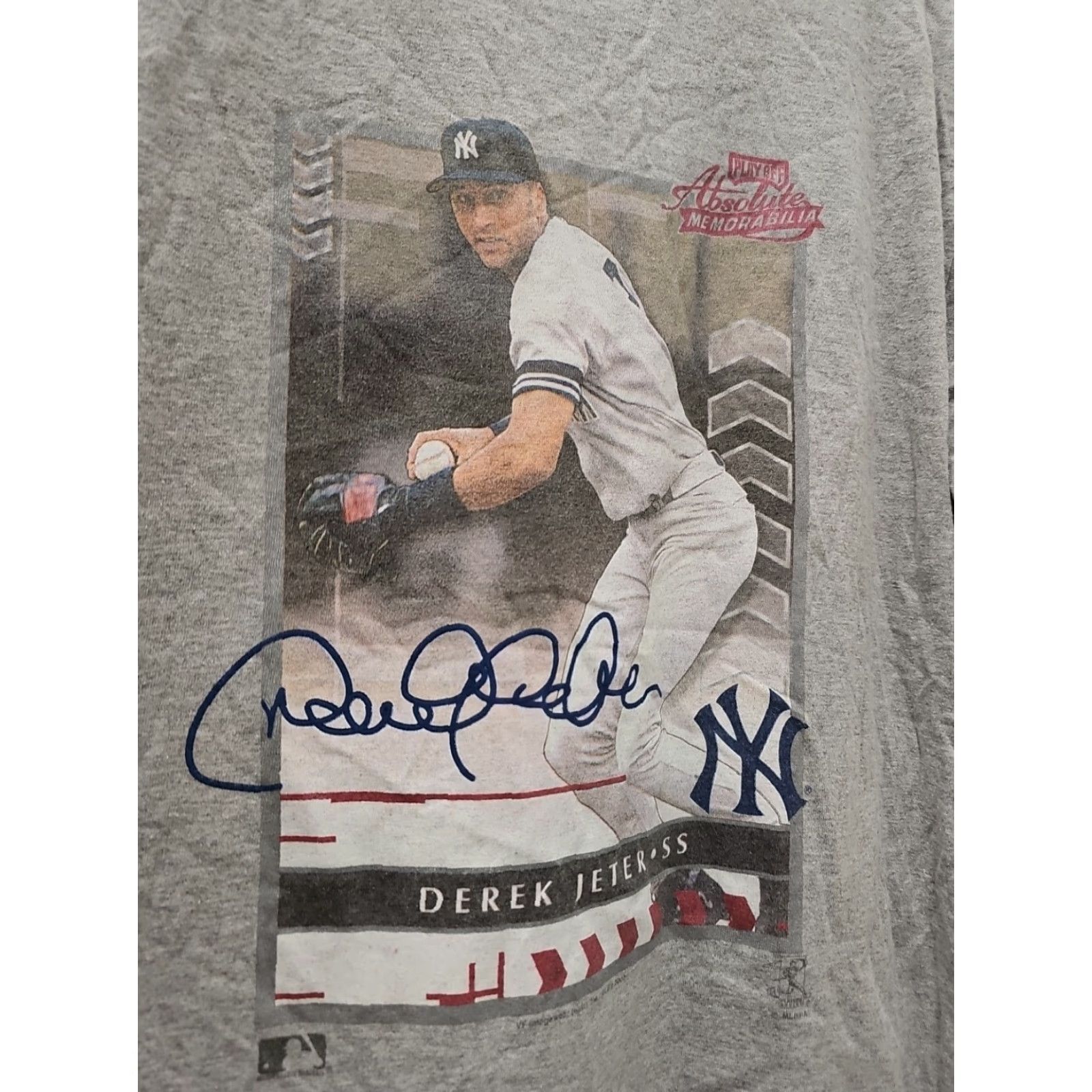 Lee VINTAGE Derek Jeter Lee Sport NY Yankees T-Shirt Sz L Mens Gray Distressed Wrinkled Chest 22 Length 29.5 Regular Size US L / EU 52-54 / 3 - 2 Thumbnail