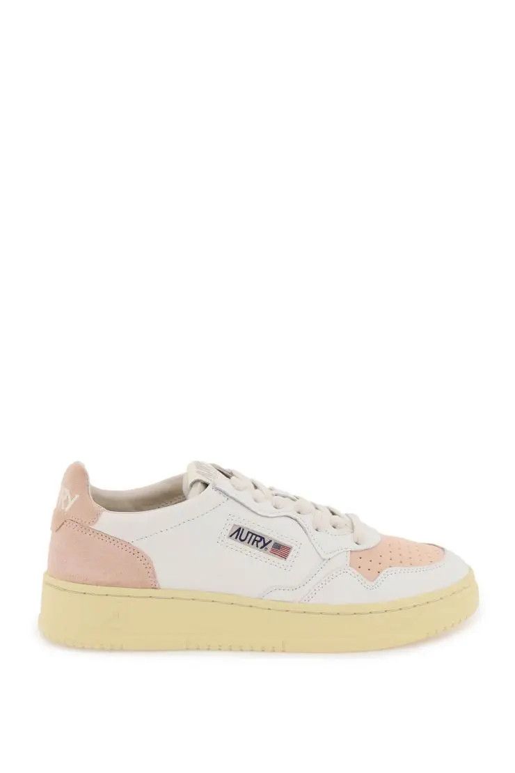 image of Autry O1S22I1N0324 Medalist Low Sneakers In White/light Pink, Women's (Size 6)