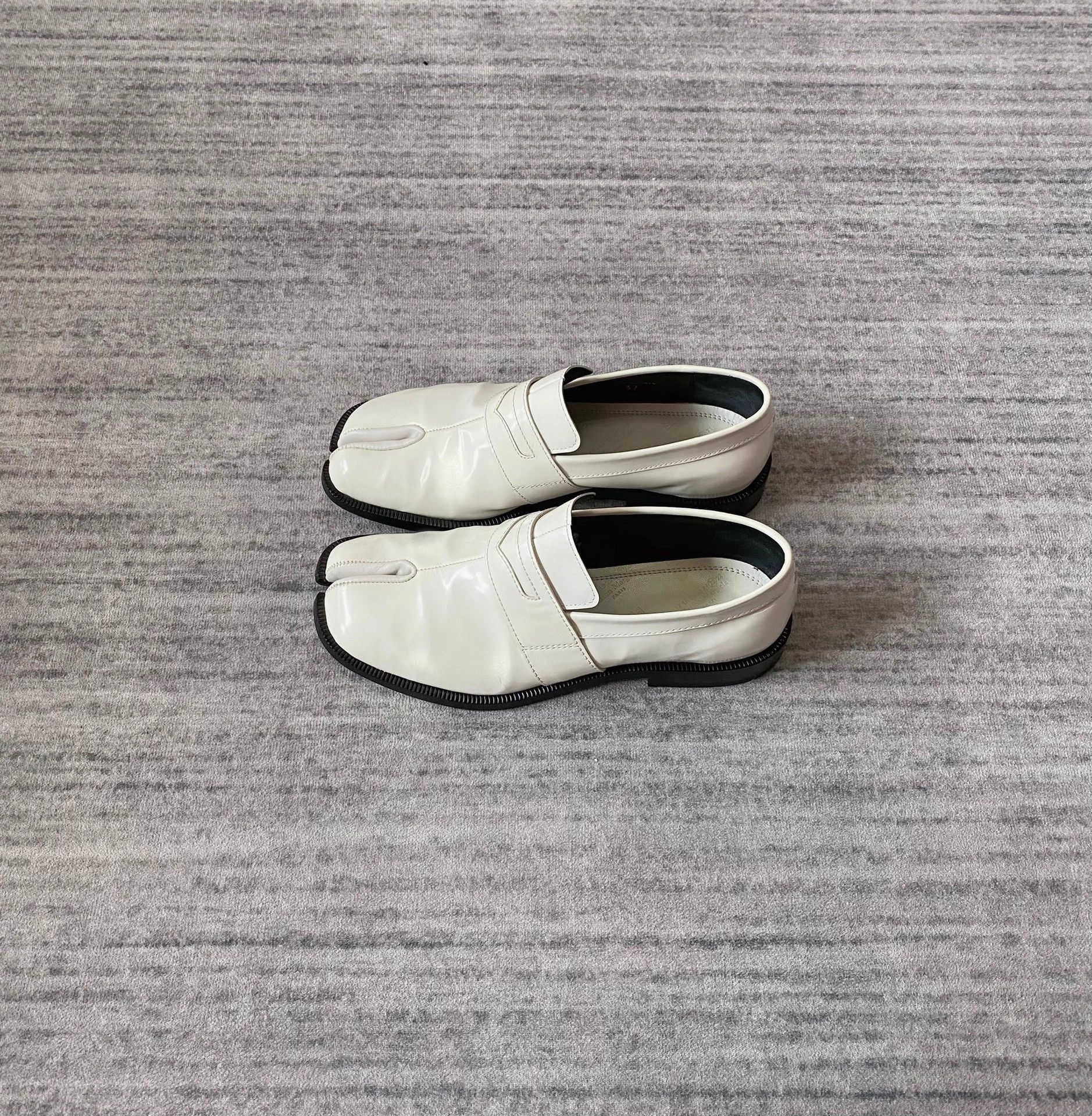 Maison Margiela Maison Margiela Tabi Patent Leather Loafer 37 Worn Size US 6.5 / IT 36.5 - 3 Thumbnail
