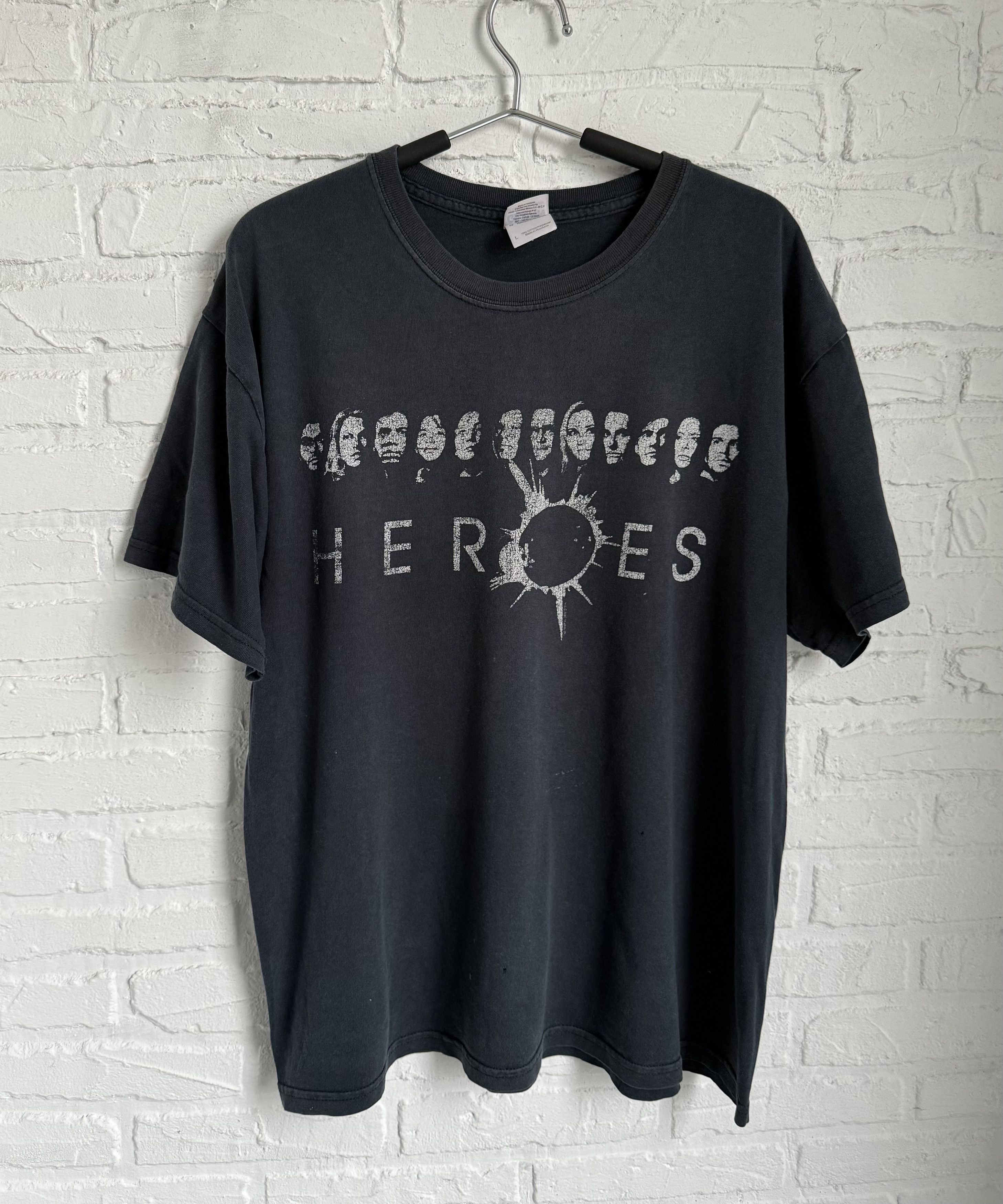 Vintage Vintage 2006 Heroes Tv series t-shirt size Size US L / EU 52-54 / 3 - 1 Thumbnail