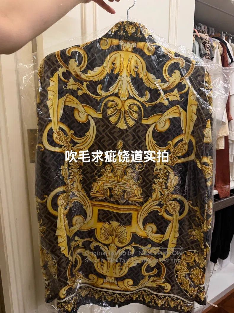 Versace Versace Men's shirts Size US M / EU 48-50 / 2 - 4 Thumbnail