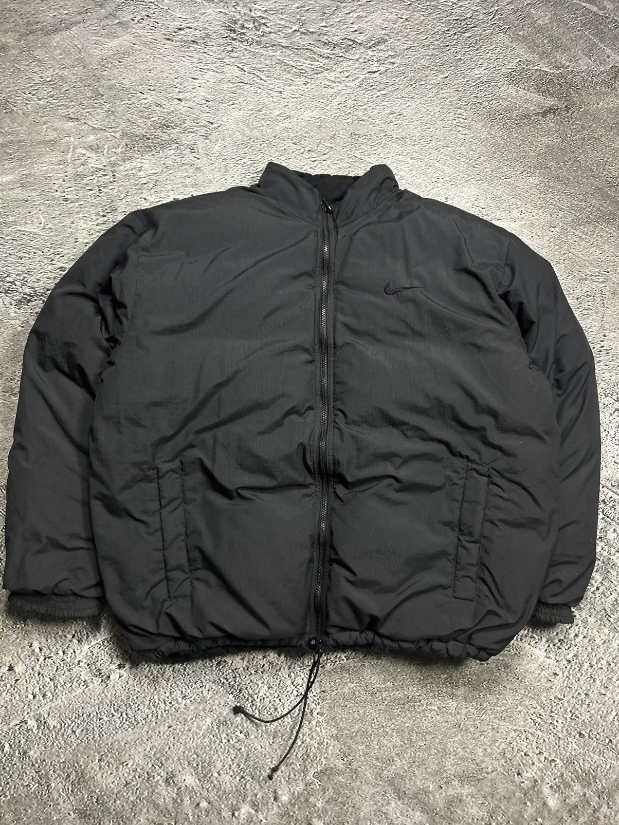 Nike × Vintage Nike black puffer jacket big logo reversible vintage 90s Size US L / EU 52-54 / 3 - 9 Thumbnail