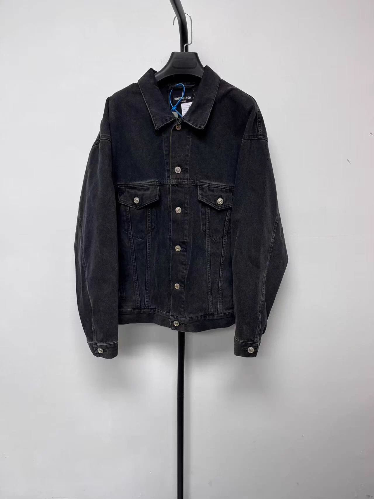 Balenciaga Balenciaga spray-painted logo denim jacket Size US S / EU 44-46 / 1 - 1 Thumbnail