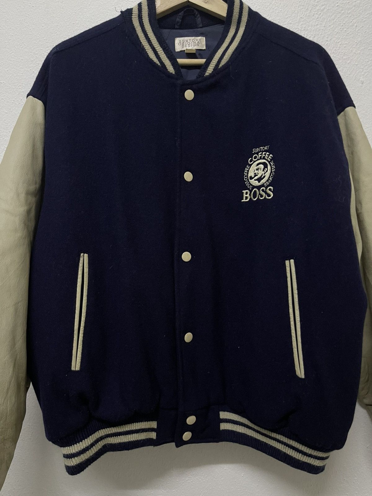 Japanese Brand 2000s SUNTORY BOSS COFFEE VARSITY LEATHER SLEEVE DISTRESSED Size US M / EU 48-50 / 2 - 11 Thumbnail