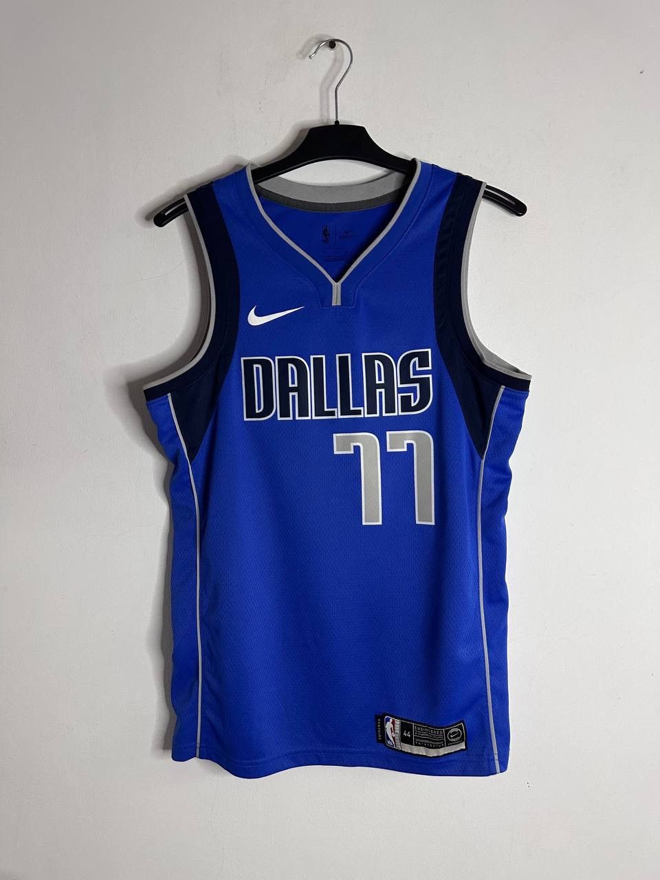Nike Nike NBA Dallas Mavericks Luka Dončić #77 Jersey Men’s 44 M Size US M / EU 48-50 / 2 - 1 Thumbnail
