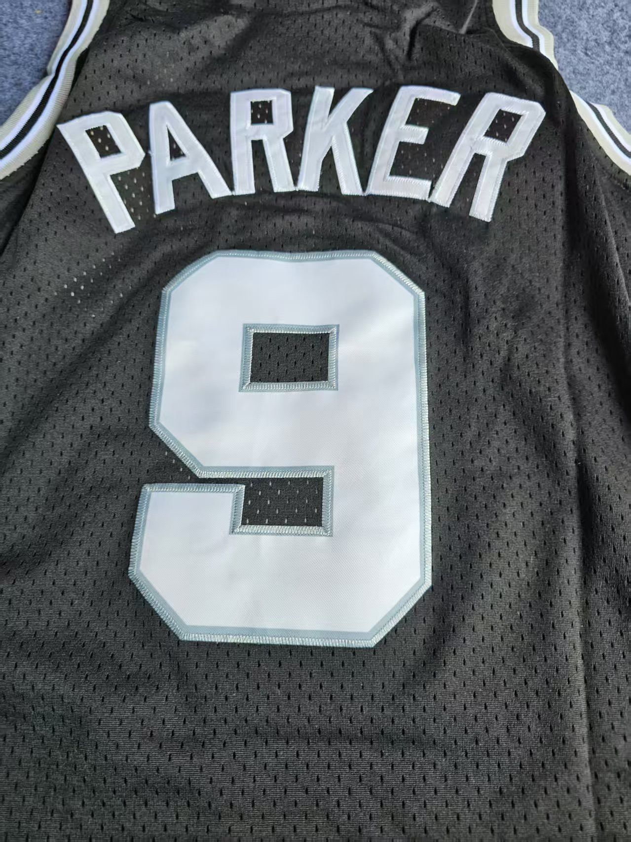 NBA 2001 2002 San Antonio Spurs 9 Tony Parker Jersey Size US M / EU 48-50 / 2 - 3 Thumbnail