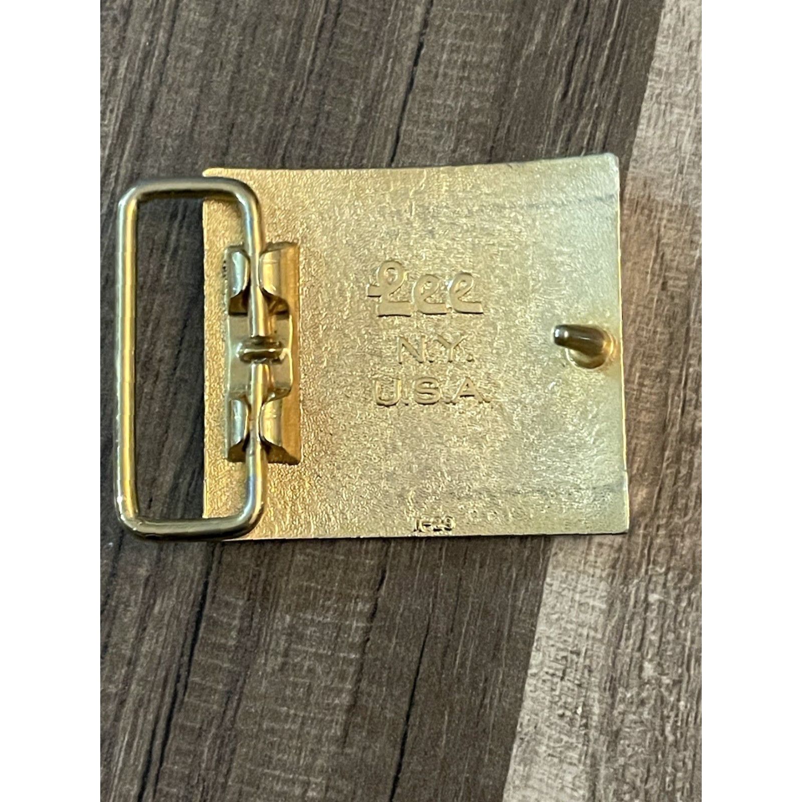 Lee VINTAGE LEE BELT BUCKLE GREEN AND GOLD S SIZE User: VINTAGE LEE BELT BUCKLE S SIZE GREEN AND GOLD Size ONE SIZE - 2 Thumbnail