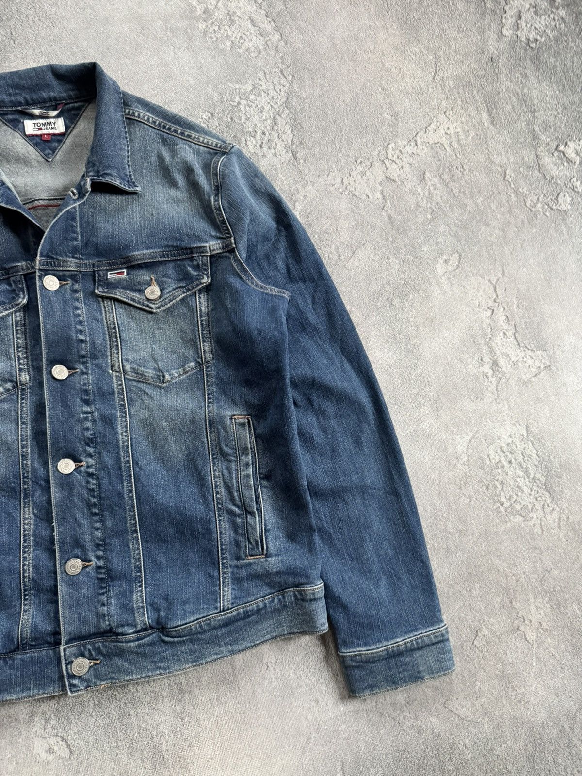Tommy Hilfiger Tommy Hilfiger L blue denim trucker jacket button bomber Size US L / EU 52-54 / 3 - 10 Thumbnail