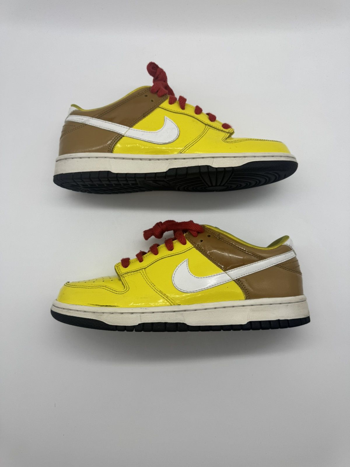 Nike Rare Nike Dunk Low SpongeBob 310569-711 Youth Sz 6.5 (6.5Y) Size US 6.5 / EU 39-40 - 1 Thumbnail