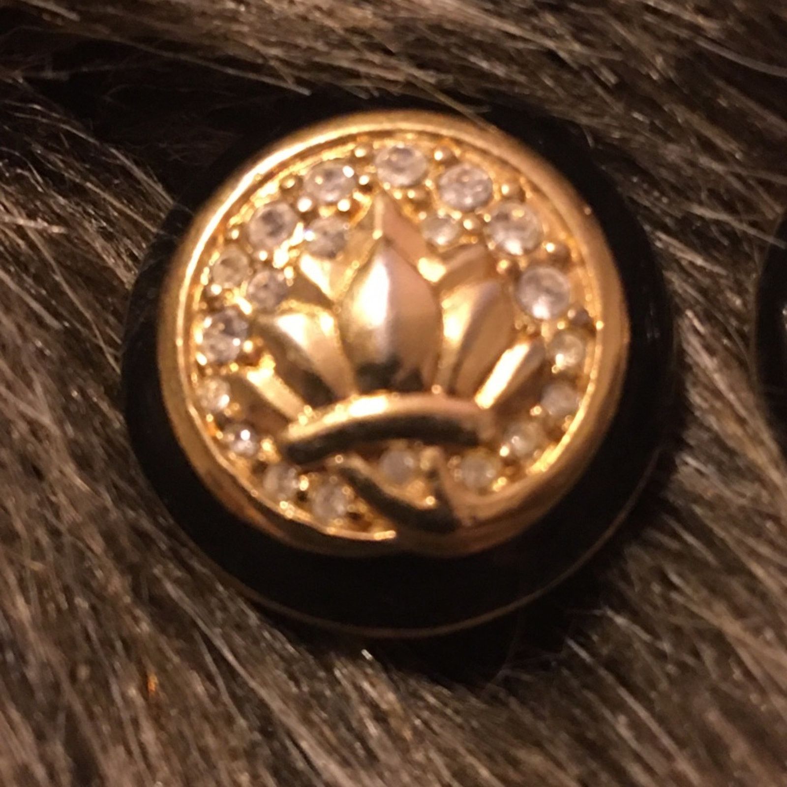 Vintage Vintage gold tone enamel rhinestone clip earrings Size ONE SIZE - 7 Thumbnail