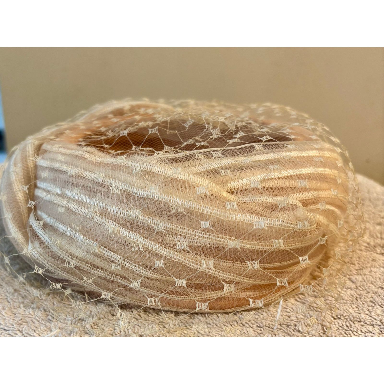 Vintage Vintage Beige Pillbox Fascinator Wedding Event Hat Lace Size ONE SIZE - 6 Thumbnail