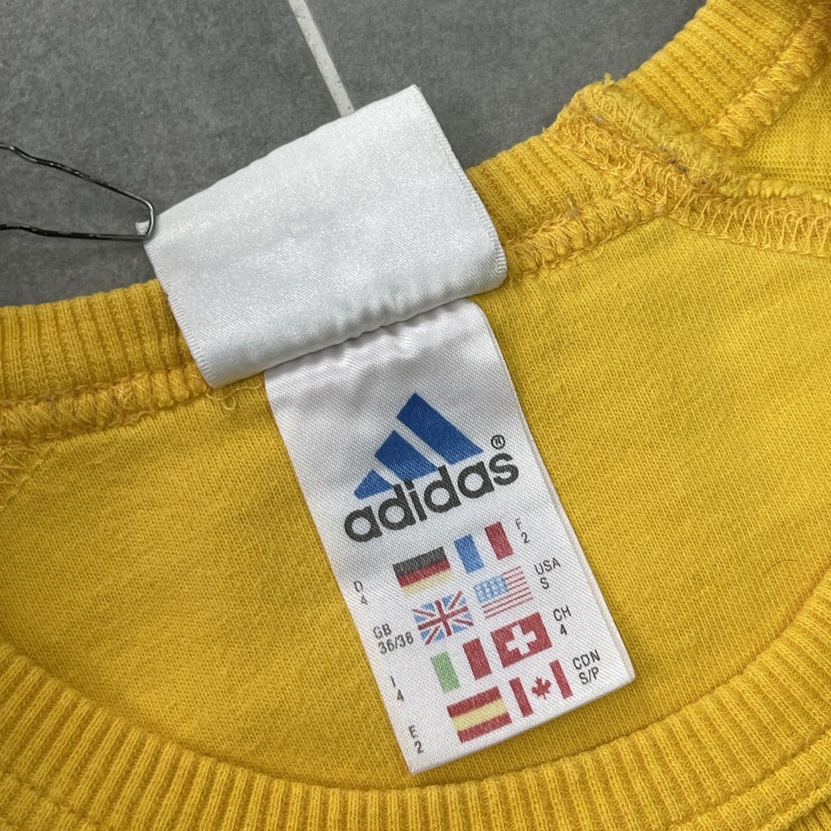 Adidas × Vintage Vintage Adidas Embroidered Logo T-Shirt Size S Size US S / EU 44-46 / 1 - 10 Thumbnail