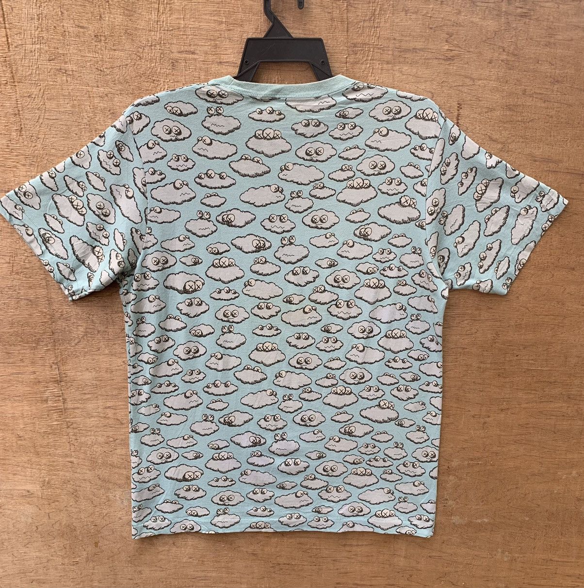 Kaws × Uniqlo Uniqlo x Kaws Cloud T shirt Size US L / EU 52-54 / 3 - 6 Thumbnail