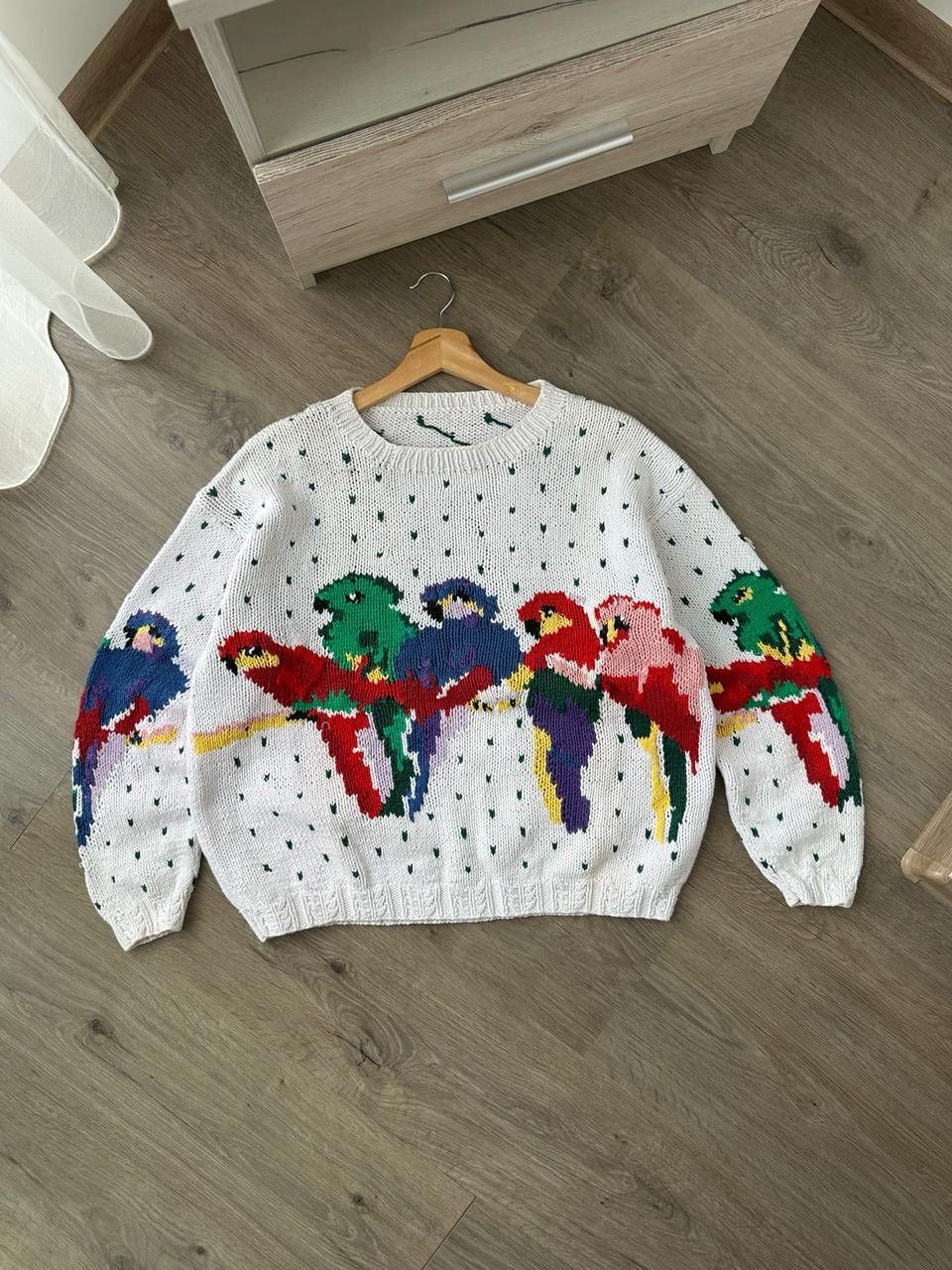 Handmade × Japanese Brand × Vintage Vintage Japanese Rare White Knit Parrot Handicrafts Sweater Size S / US 4 / IT 40 - 1 Thumbnail