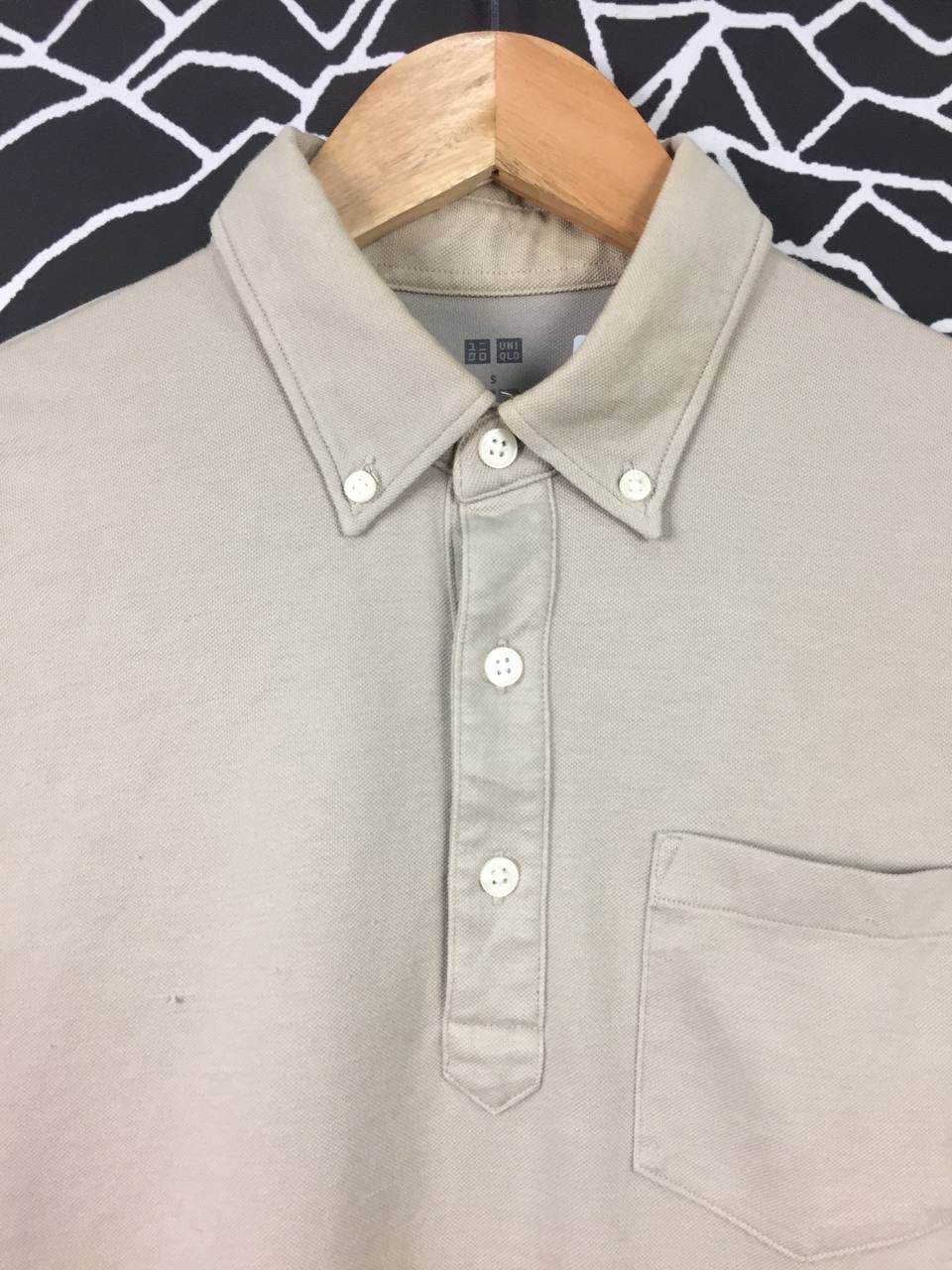 Uniqlo Uniqlo Beige Short Sleeve Button-Down Polo Shirt Size S Size US S / EU 44-46 / 1 - 3 Thumbnail