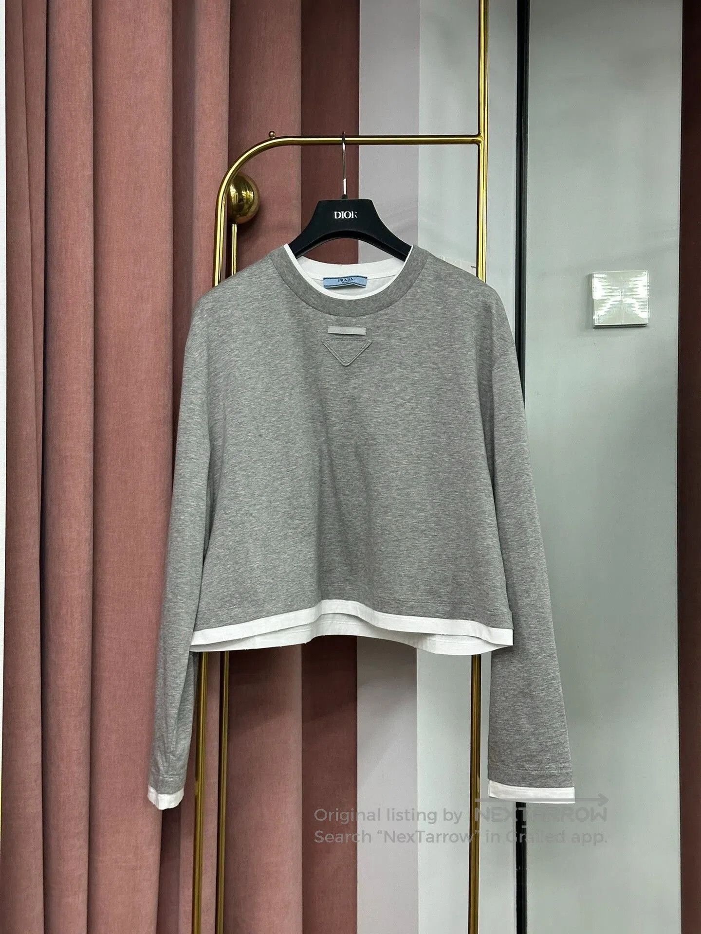 gray long sleeve t.