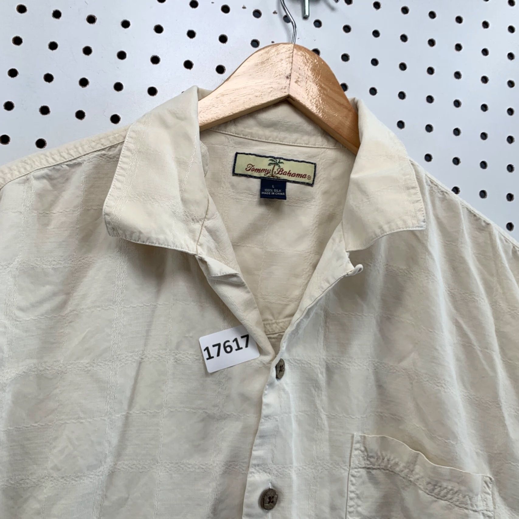 Tommy Bahama Tommy Bahama Button-Up Shirt Adult Large Beige Short Sleeve Silk Check Size US L / EU 52-54 / 3 - 7 Thumbnail