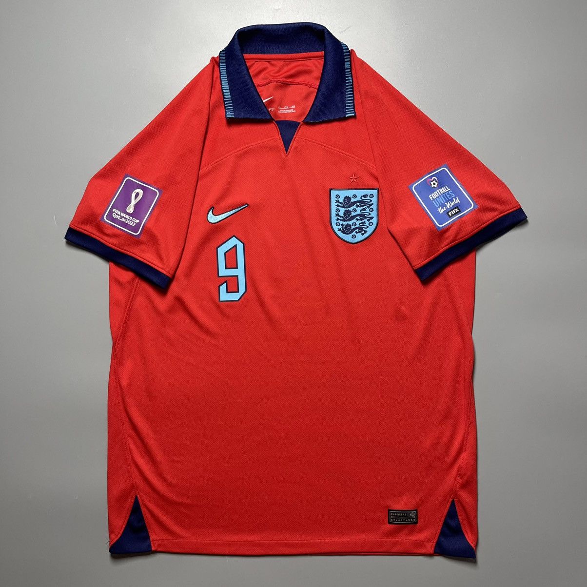 Vintage ENGLAND NIKE 2022 WORLD CUP FOOTBALL AWAY JERSEY #9 KANE Size US XXL / EU 58 / 5 - 2 Thumbnail