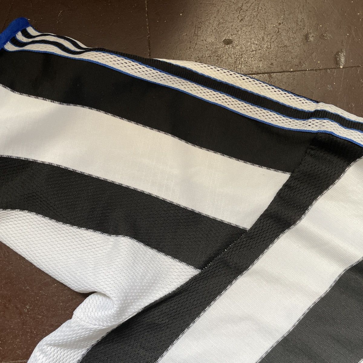Adidas 2000 ADIDAS NEWCASTLE UNITED SOCCER JERSEY BROWN ALE vintage Size US L / EU 52-54 / 3 - 11 Thumbnail