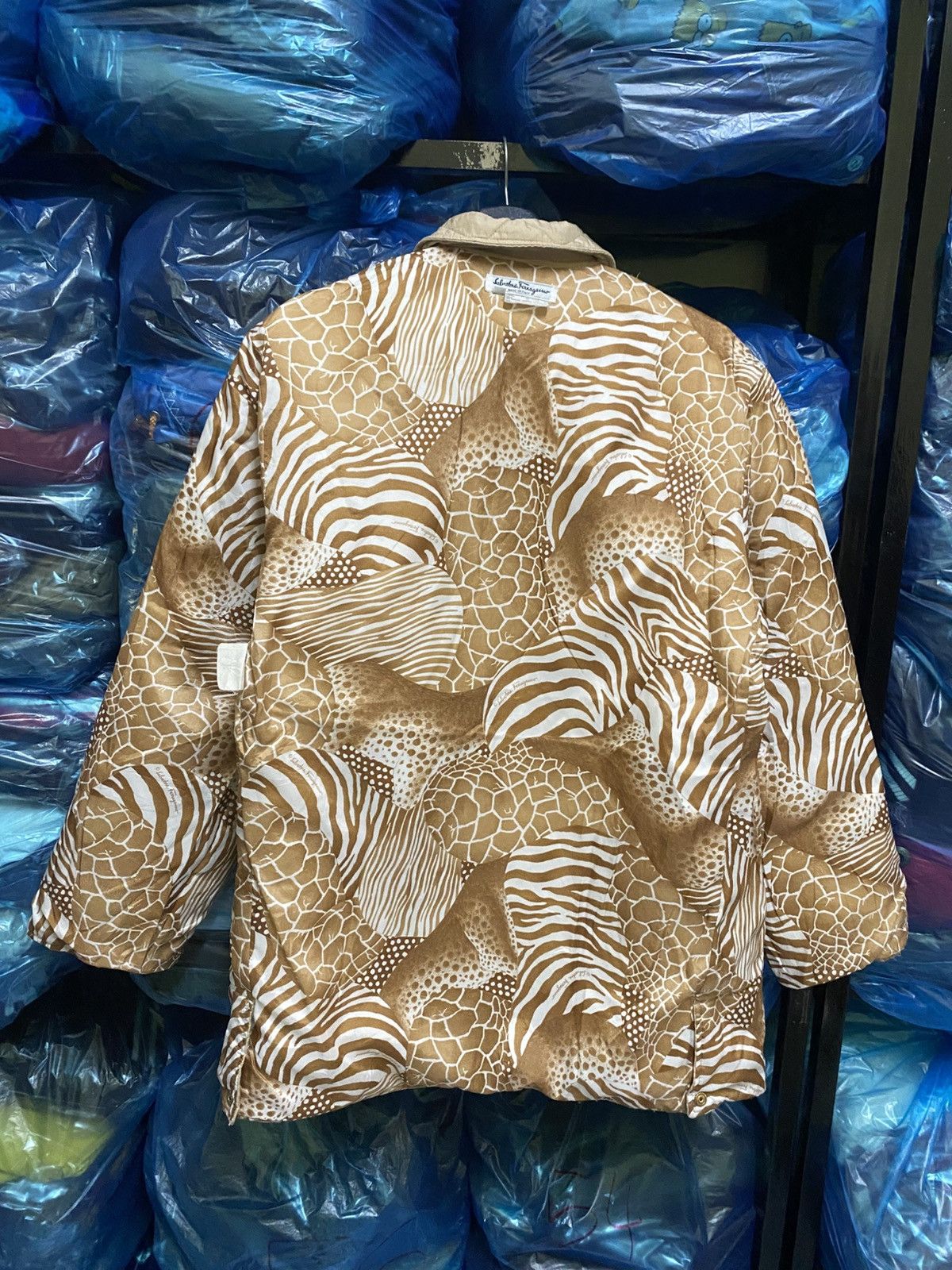 Salvatore Ferragamo VINTAGE SALVATORE FERRAGAMO ANIMAL PRINTING QUILTED JACKET Size US S / EU 44-46 / 1 - 6 Thumbnail