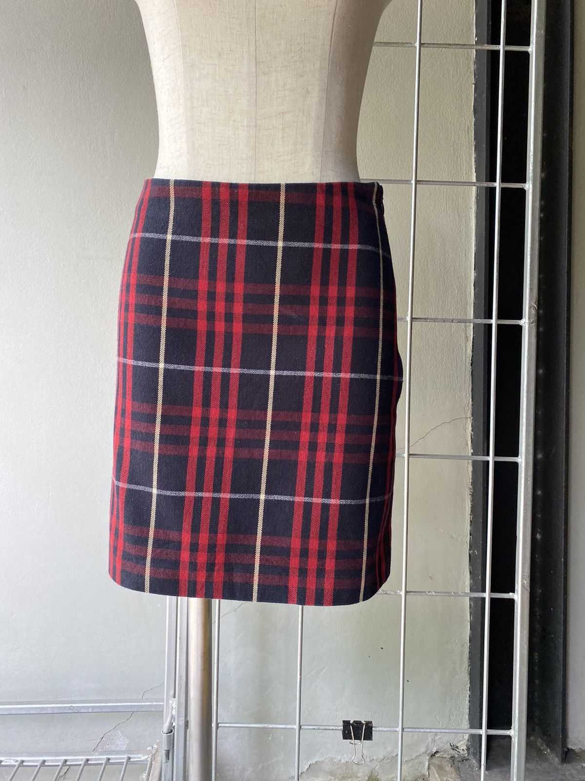 Burberry Burberry Y2K red nova check skirt Size 24" / US 00 / IT 34 - 11 Thumbnail