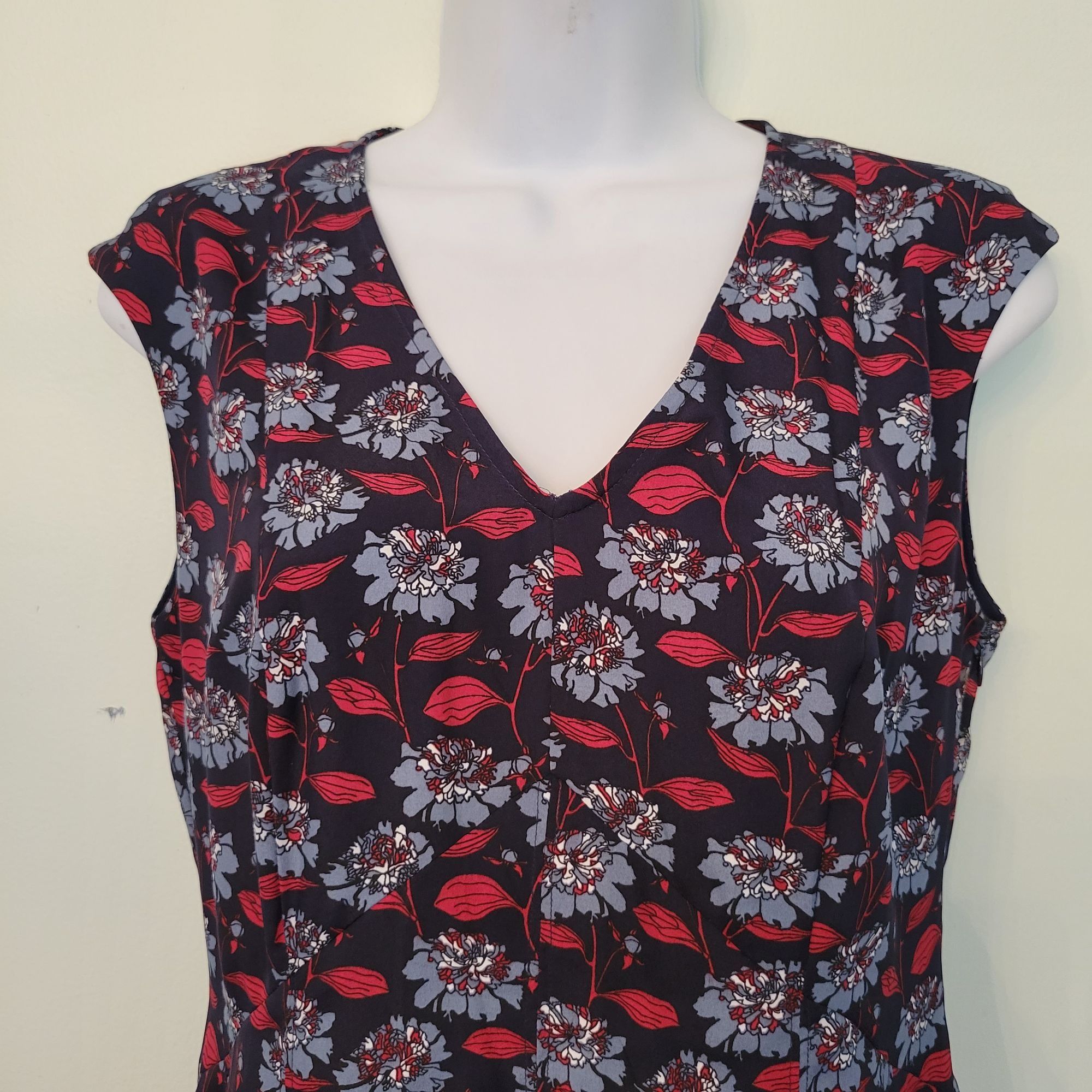 Brooks Brothers Brooks Brothers Floral V Neck Dress 4 Cap Sleeves Navy Red Size S / US 4 / IT 40 - 2 Thumbnail