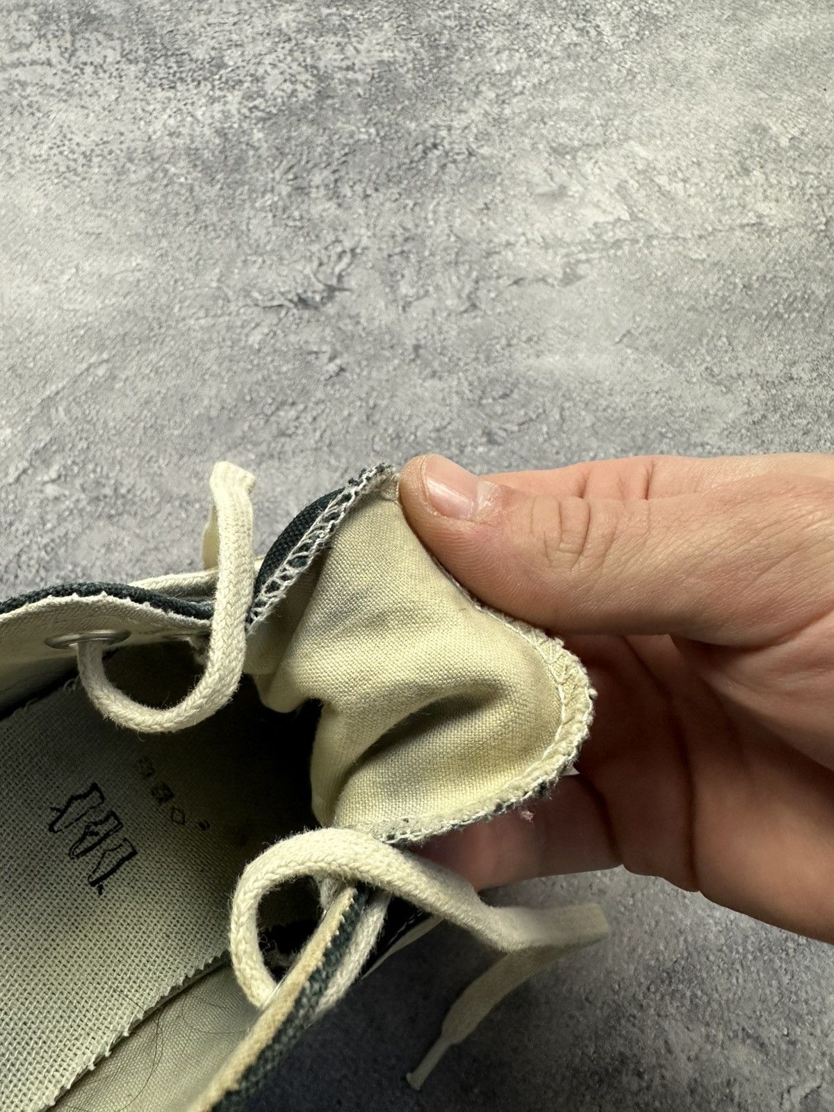 Comme des Garcons PLAY × Converse Comme des Garcons Converse Play Black Low Top Sneakers Size US 6 / IT 36 - 18 Thumbnail