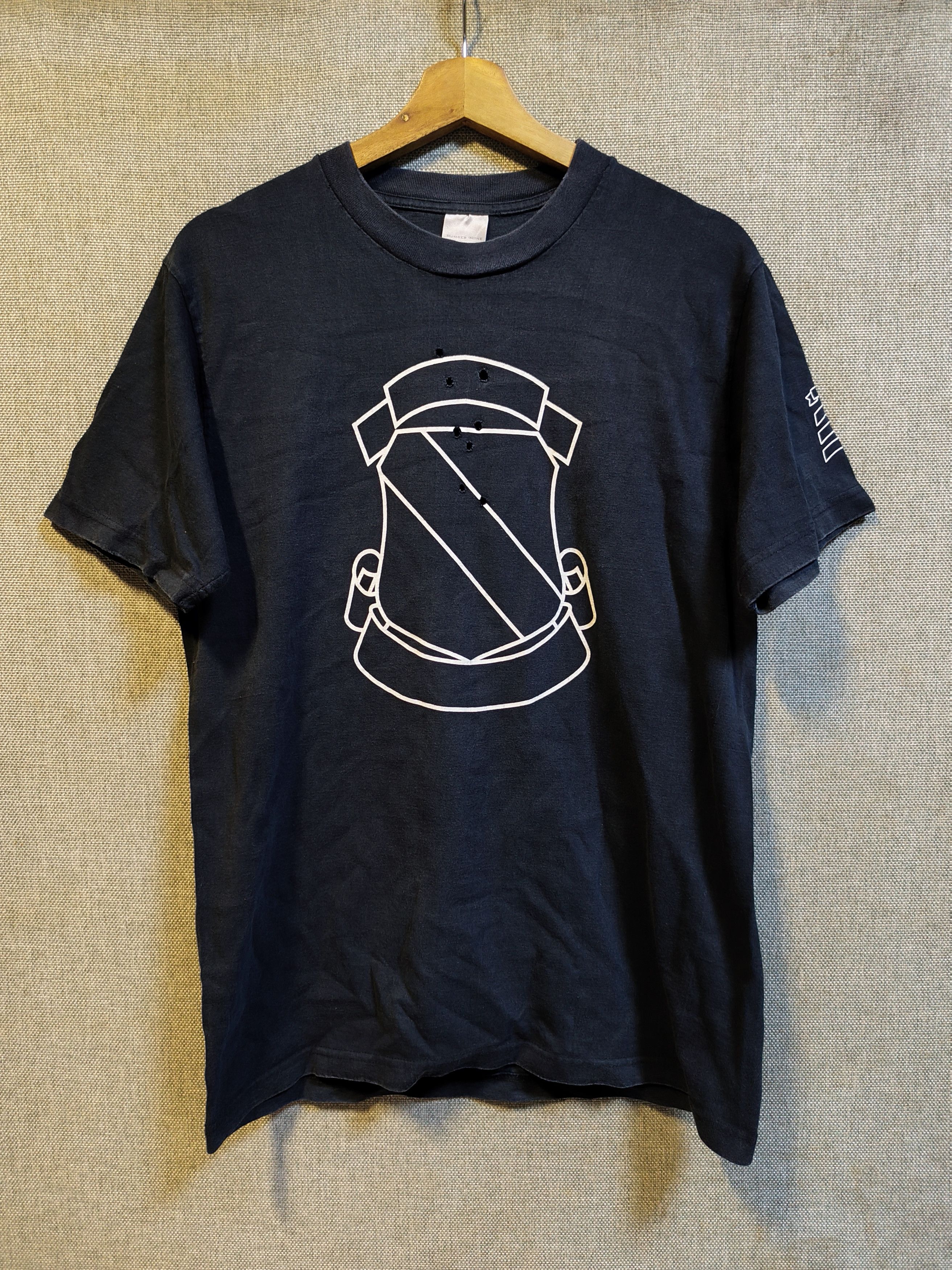 ナンバーナイン aw01 tシャツ Number (N)ine AW01 'STANDARDS' Shield T-Shirt (REPRINT) | Grailed