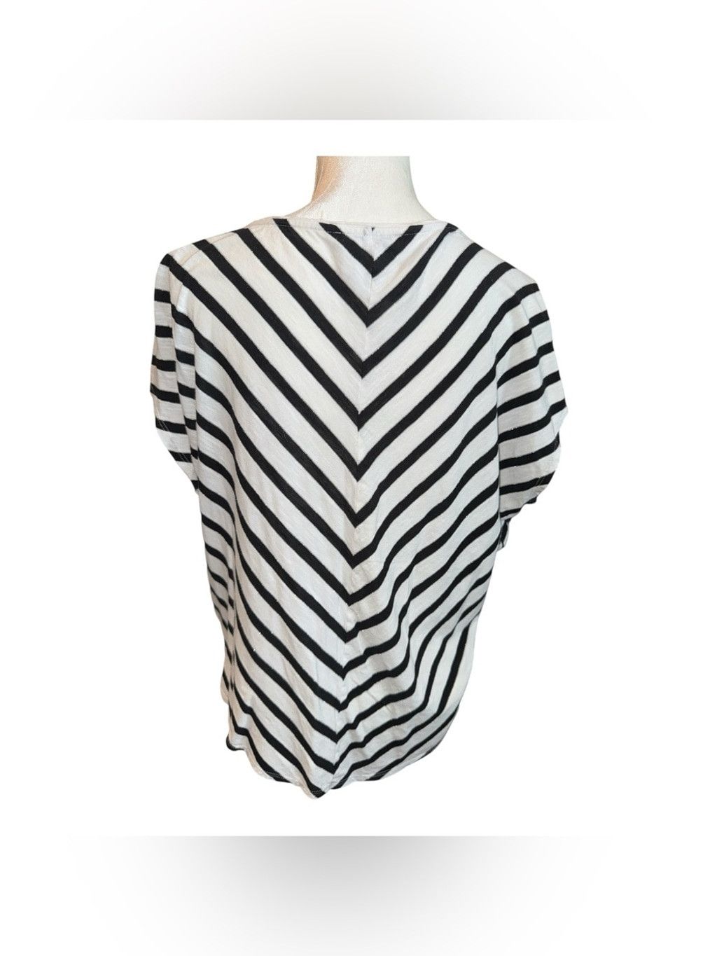 White House Black Market White House Black Market Black and White Chevron Striped Top Size M / US 6-8 / IT 42-44 - 2 Thumbnail